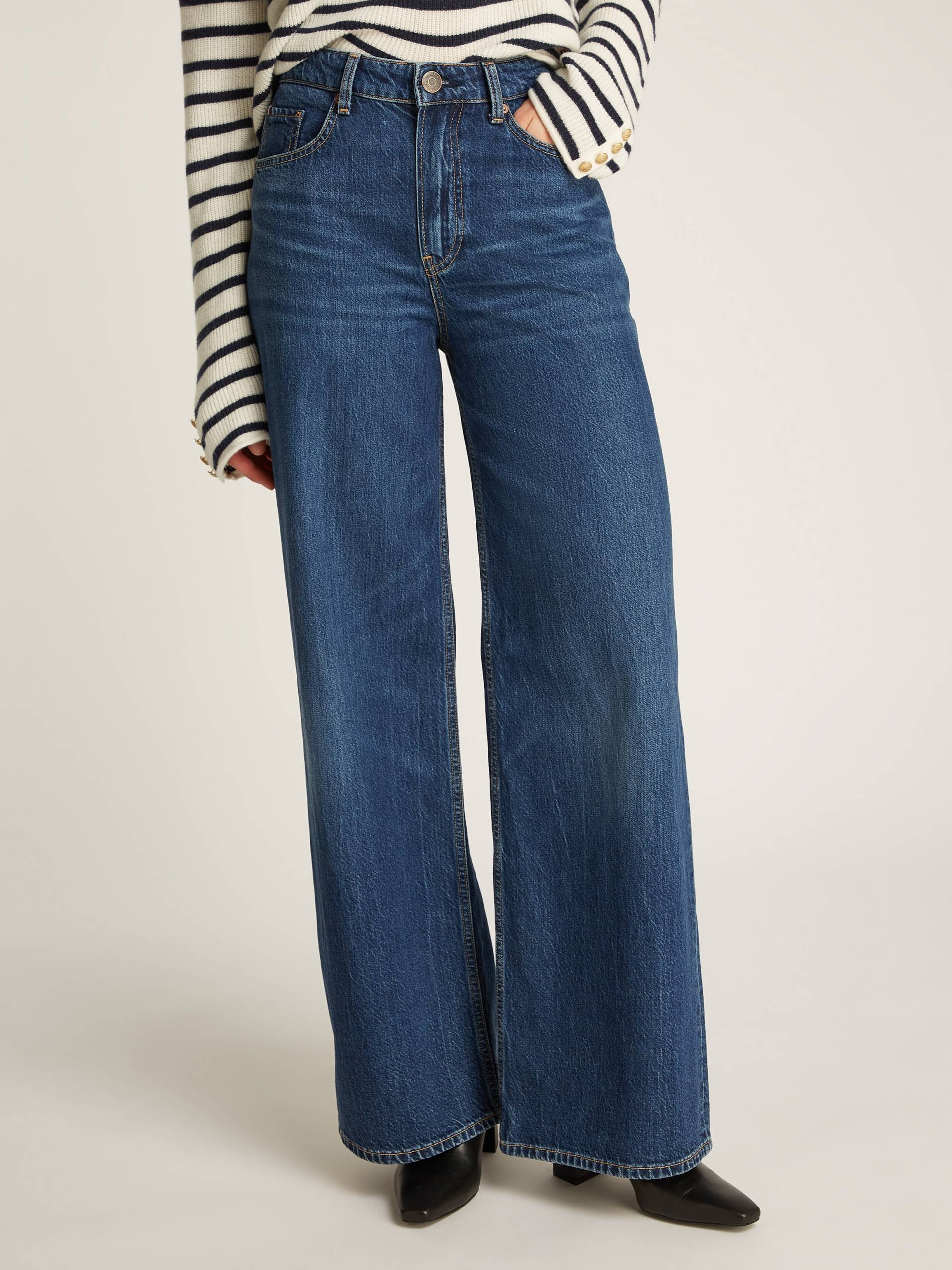 Tommy Hilfiger Weite Jeans »WIDE LEG HW LOU«, mit Logo-Badge, mit Nieten, mit Bügelfalten von TOMMY HILFIGER
