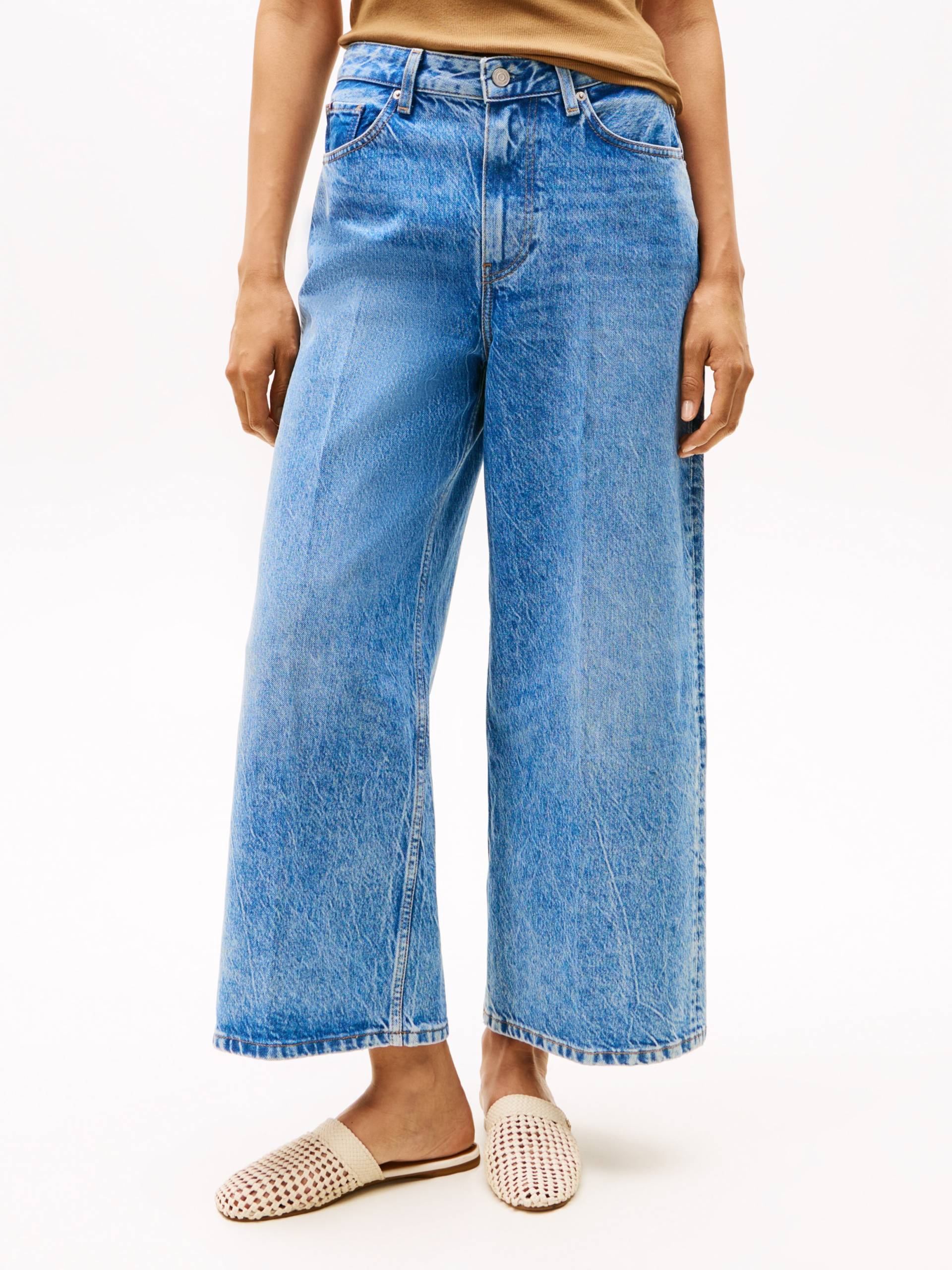 Tommy Hilfiger Weite Jeans »WIDE LEG HW LOU«, mit Logo-Badge, mit Nieten, mit Bügelfalten von TOMMY HILFIGER