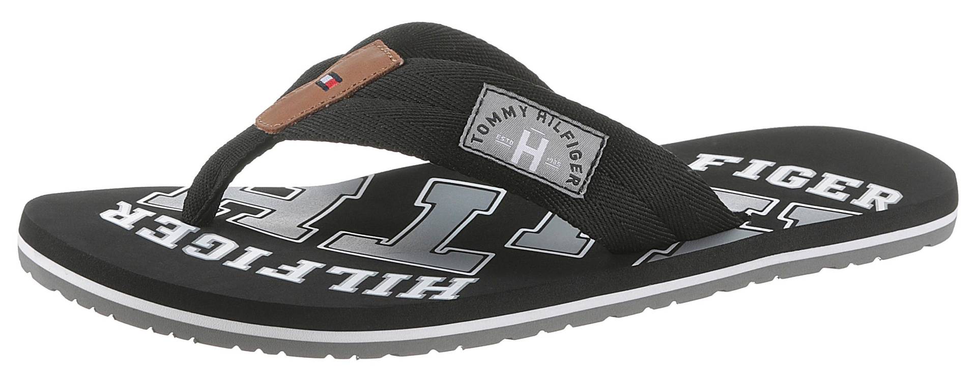 Tommy Hilfiger Zehentrenner »ESSENTIAL TH BEACH SANDAL«, Sommerschuh, Schlappen, Poolslides, Badeschuh, mit Logo Print Tommy Hilfiger Zehentrenner »ESSENTIAL TH BEACH SANDAL«, Sommerschuh, Schlappen, Poolslides, Badeschuh, mit Logo Print von TOMMY HILFIGER