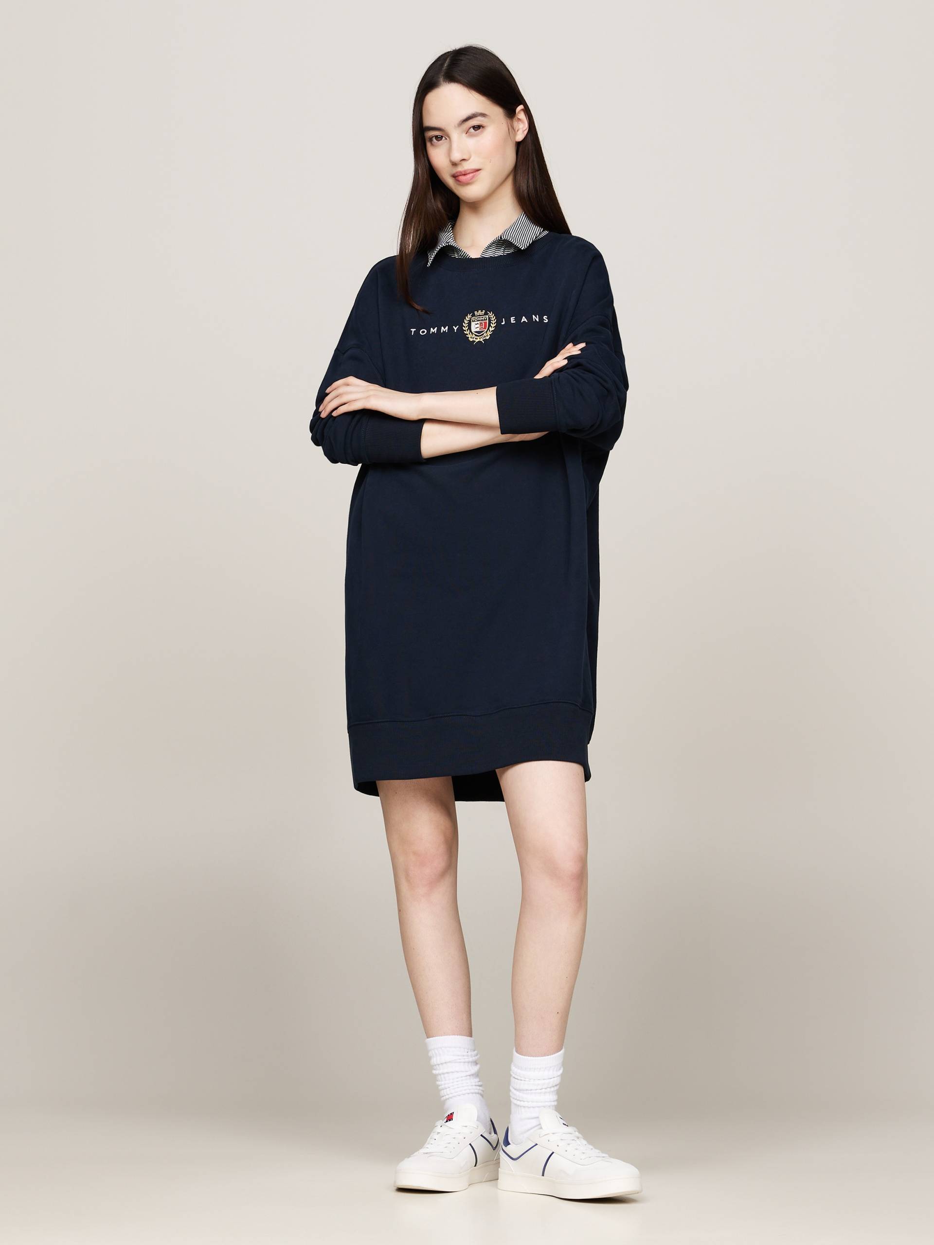 Tommy Jeans Curve Jerseykleid »TJW CREST LINEAR CREW DRESS EXT«, in Grossen Grössen, Linear Logoschriftzug Tommy Jeans Curve Jerseykleid »TJW CREST LINEAR CREW DRESS EXT«, in Grossen Grössen, Linear Logoschriftzug von TOMMY JEANS Curve