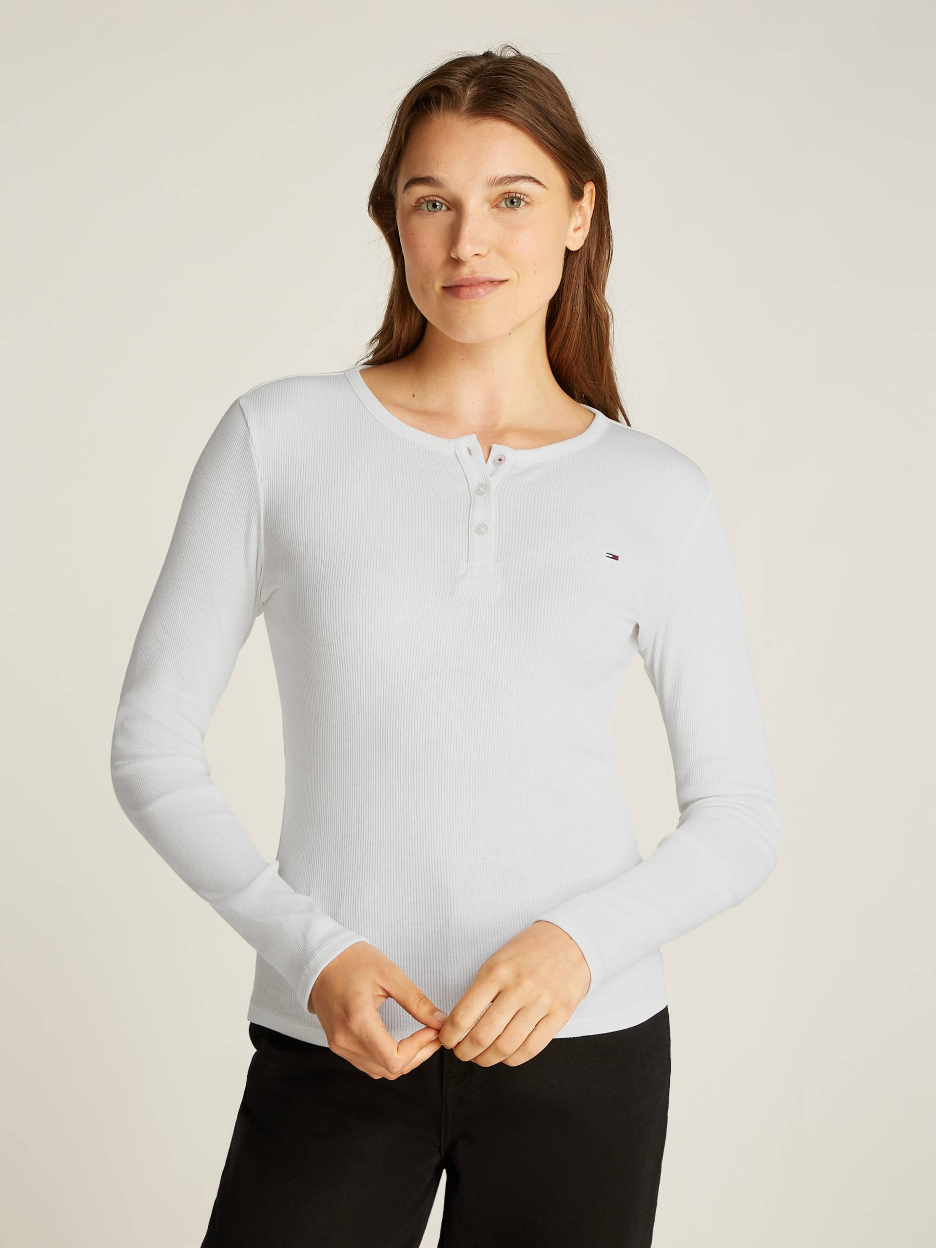 Tommy Jeans Curve Langarmshirt »TJW SLIM BUTTON RIB«, in Grossen Grössen, Rippoptik, mit Loogstickerei Tommy Jeans Curve Langarmshirt »TJW SLIM BUTTON RIB«, in Grossen Grössen, Rippoptik, mit Loogstickerei von TOMMY JEANS Curve
