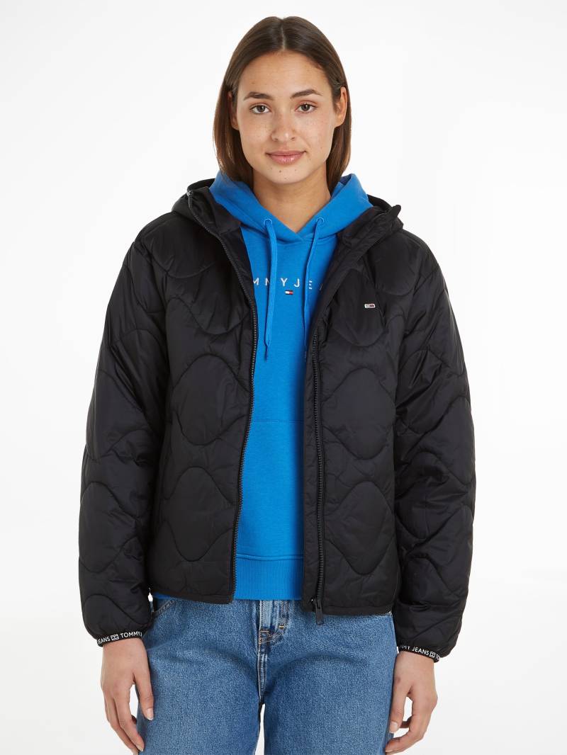 Tommy Jeans Curve Steppjacke »TJW QUILTED TAPE HOOD PUFFER EXT«, mit Kapuze von TOMMY JEANS Curve