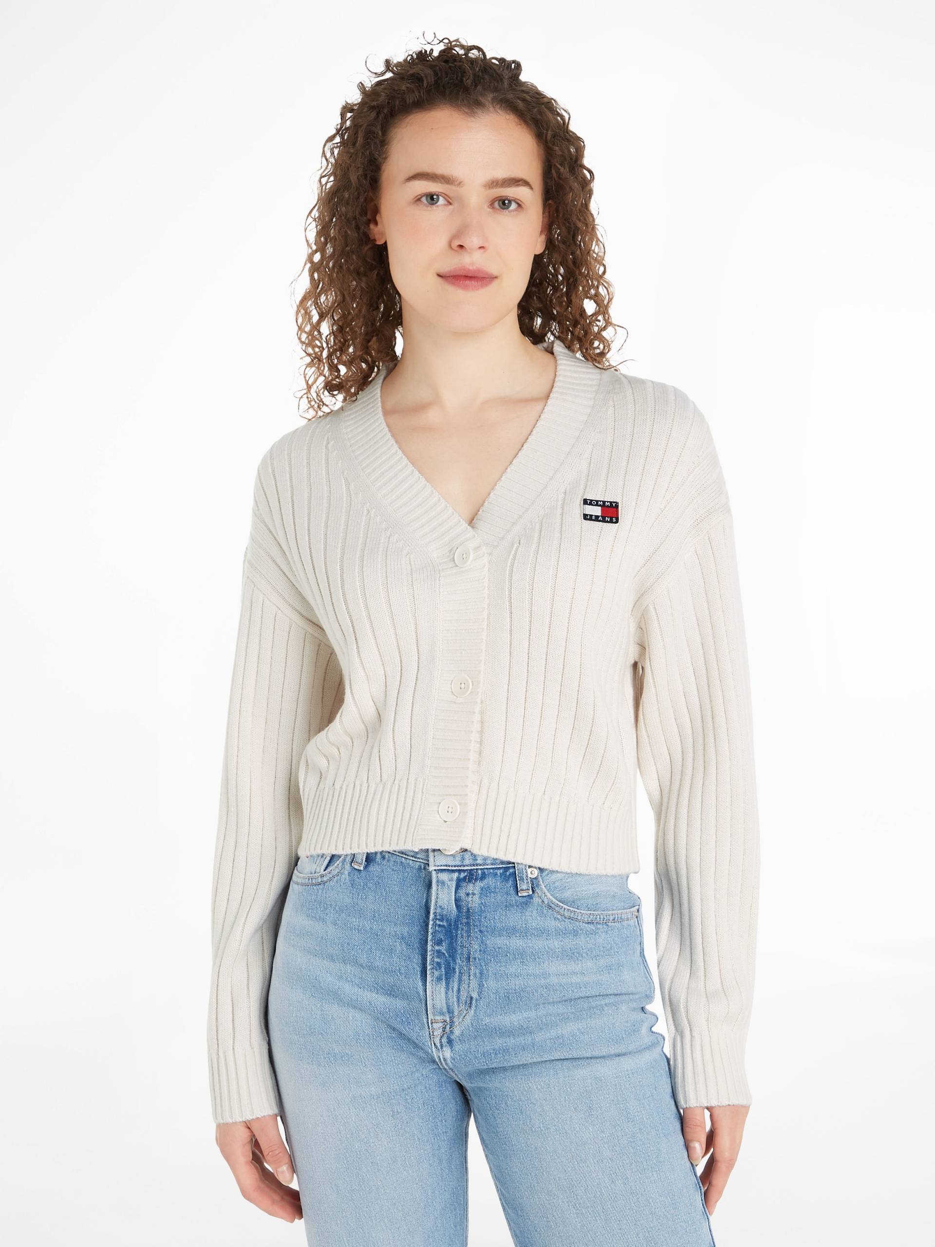 Tommy Jeans Curve Strickjacke »TJW BADGE V-NECK CARDIGAN EXT«, Grosse Grössen Tommy Jeans Curve Strickjacke »TJW BADGE V-NECK CARDIGAN EXT«, Grosse Grössen von TOMMY JEANS Curve