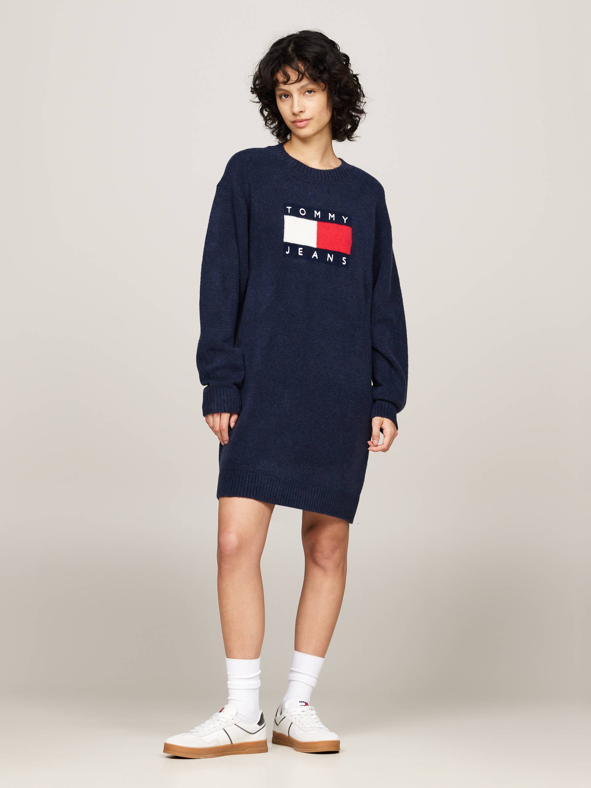 Tommy Jeans Curve Strickkleid »TJW MLNGE FLAG SWEATER DRESS EXT«, in Grossen Grössen, mit Wollanteil & Elasthan, Logo-Flag Tommy Jeans Curve Strickkleid »TJW MLNGE FLAG SWEATER DRESS EXT«, in Grossen Grössen, mit Wollanteil & Elasthan, Logo-Flag von TOMMY JEANS Curve