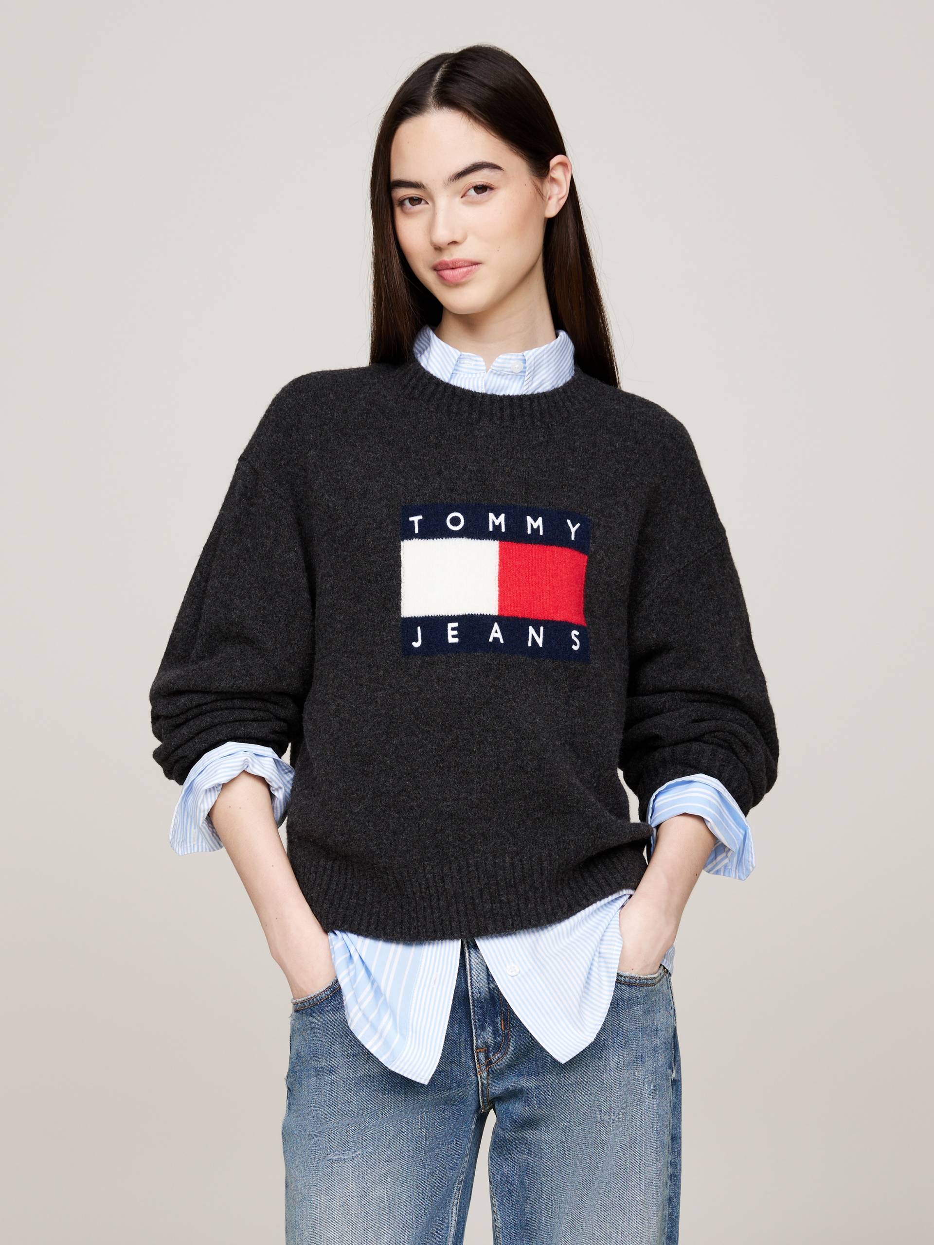 Tommy Jeans Curve Strickpullover »TJW MELANGE FLAG SWEATER EXT«, in Grossen Grössen, mit Wollanteil & Elasthan Tommy Jeans Curve Strickpullover »TJW MELANGE FLAG SWEATER EXT«, in Grossen Grössen, mit Wollanteil & Elasthan von TOMMY JEANS Curve
