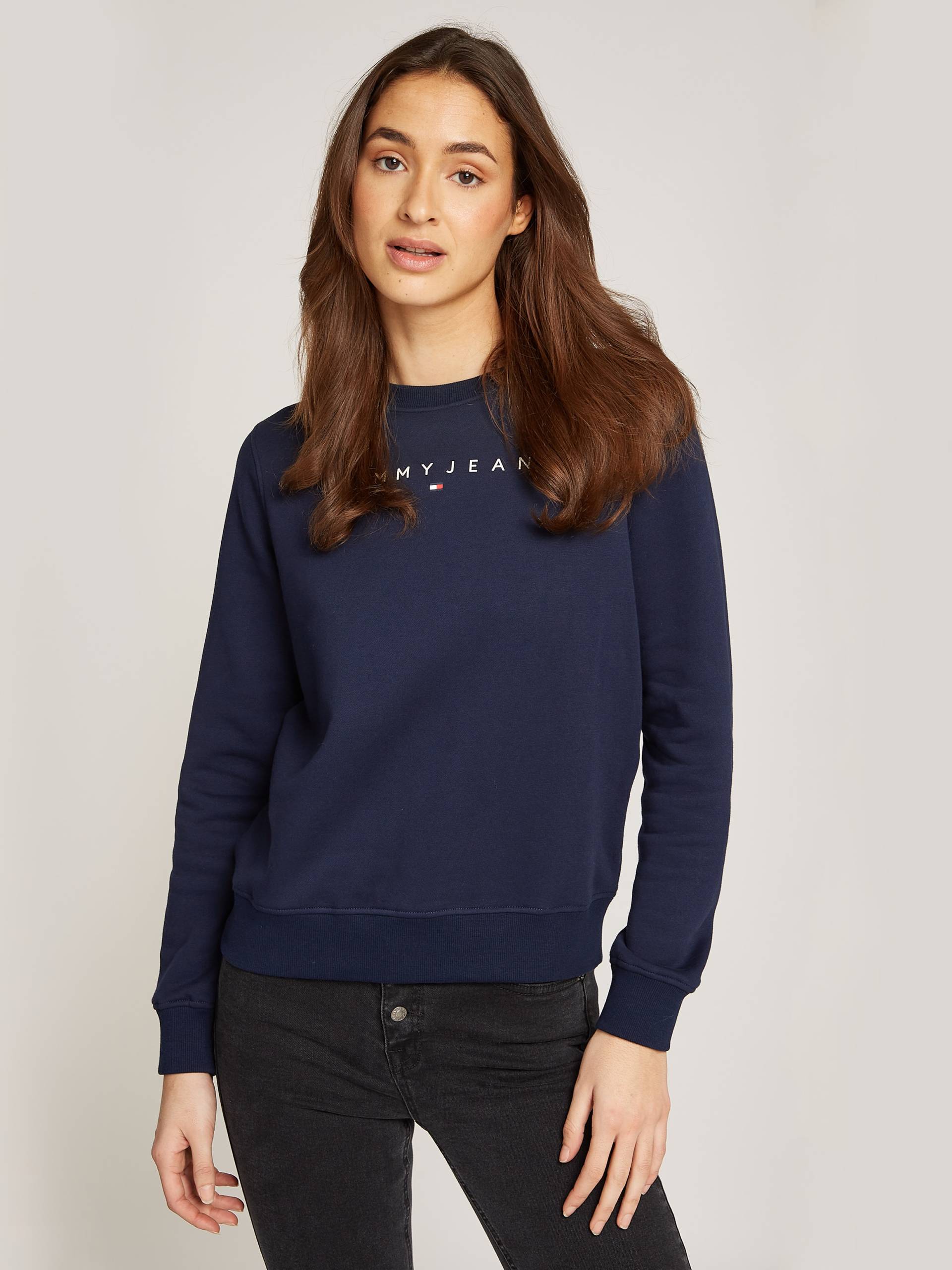 Tommy Jeans Curve Sweatshirt »TJW REG LINEAR CREW EXT«, in Grossen Grössen mit Logoschriftzug Tommy Jeans Curve Sweatshirt »TJW REG LINEAR CREW EXT«, in Grossen Grössen mit Logoschriftzug von TOMMY JEANS Curve