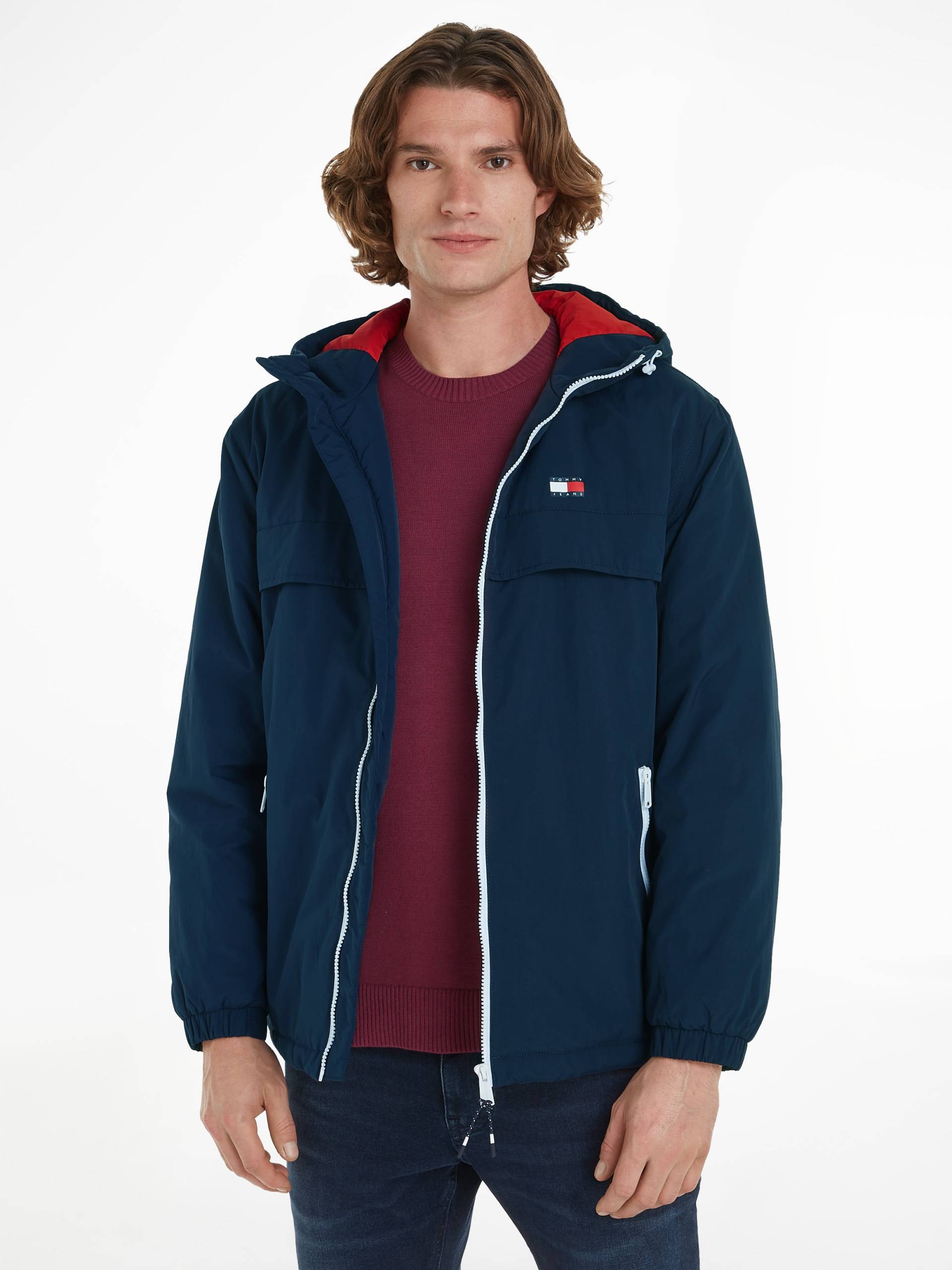 Tommy Jeans Plus Outdoorjacke »TJM PADDED SOLID CHICAGO EXT«, mit Kapuze, Grosse Grössen mit Logopatch Tommy Jeans Plus Outdoorjacke »TJM PADDED SOLID CHICAGO EXT«, mit Kapuze, Grosse Grössen mit Logopatch von TOMMY JEANS Plus