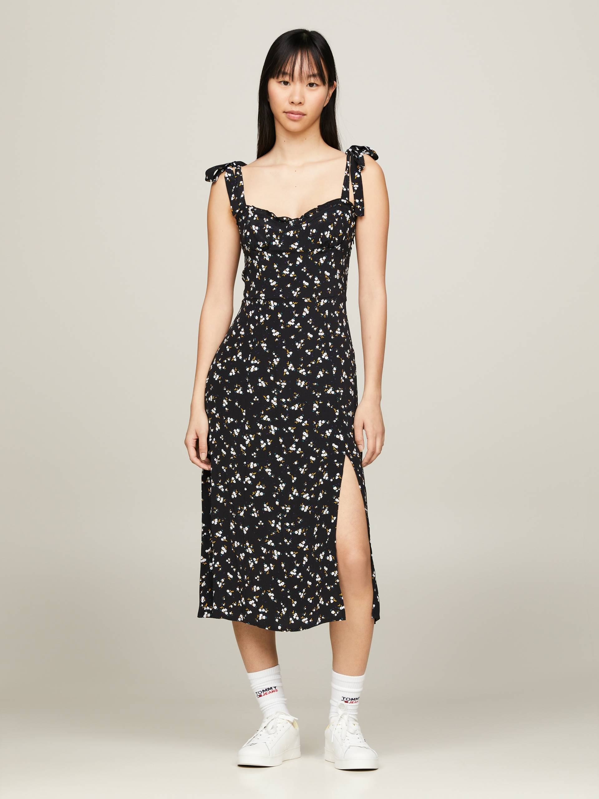 Tommy Jeans Blusenkleid »TJW MIDI FLORAL RUFFLE DRESS«, mit Tommy Jeans Flagge Tommy Jeans Blusenkleid »TJW MIDI FLORAL RUFFLE DRESS«, mit Tommy Jeans Flagge von TOMMY JEANS