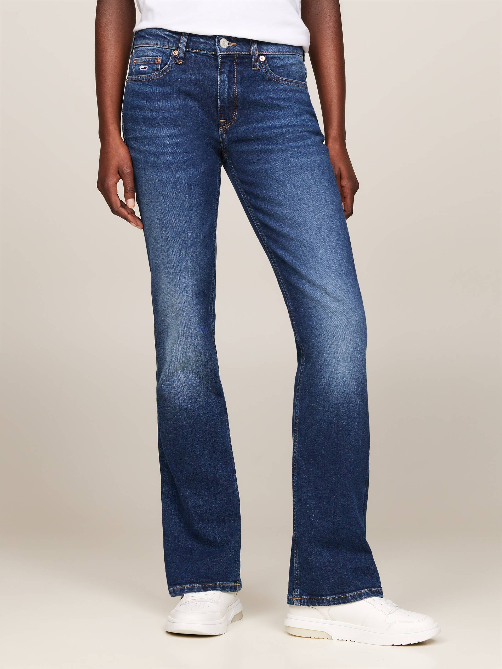 Tommy Jeans Bootcut-Jeans »MADDIE MD BC DH5161«, mit Logo-Badge und Stickereien Tommy Jeans Bootcut-Jeans »MADDIE MD BC DH5161«, mit Logo-Badge und Stickereien von TOMMY JEANS