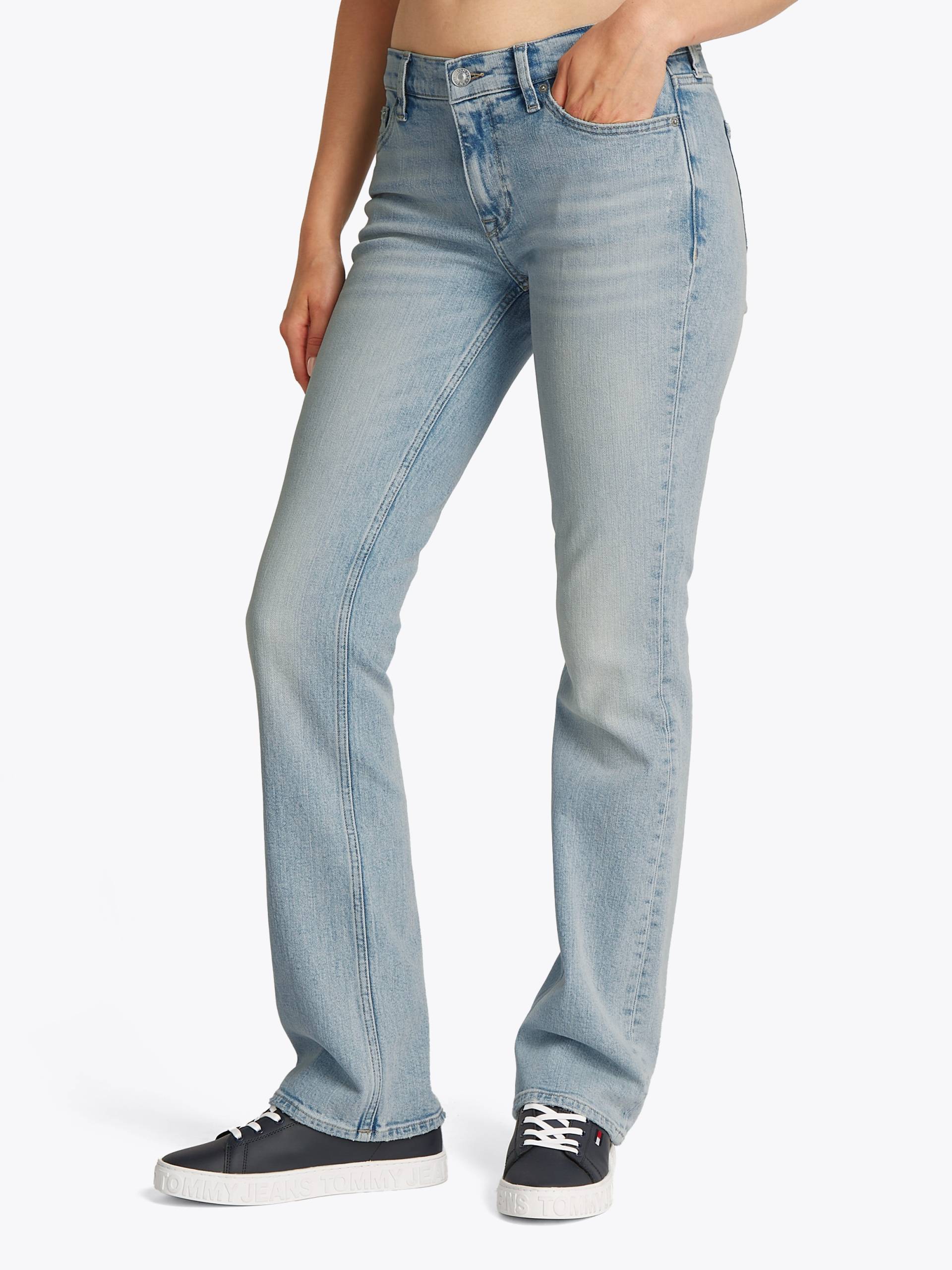 Tommy Jeans Bootcut-Jeans »Maddie Mid Rise Bootcut«, in hellblauer Waschung von TOMMY JEANS