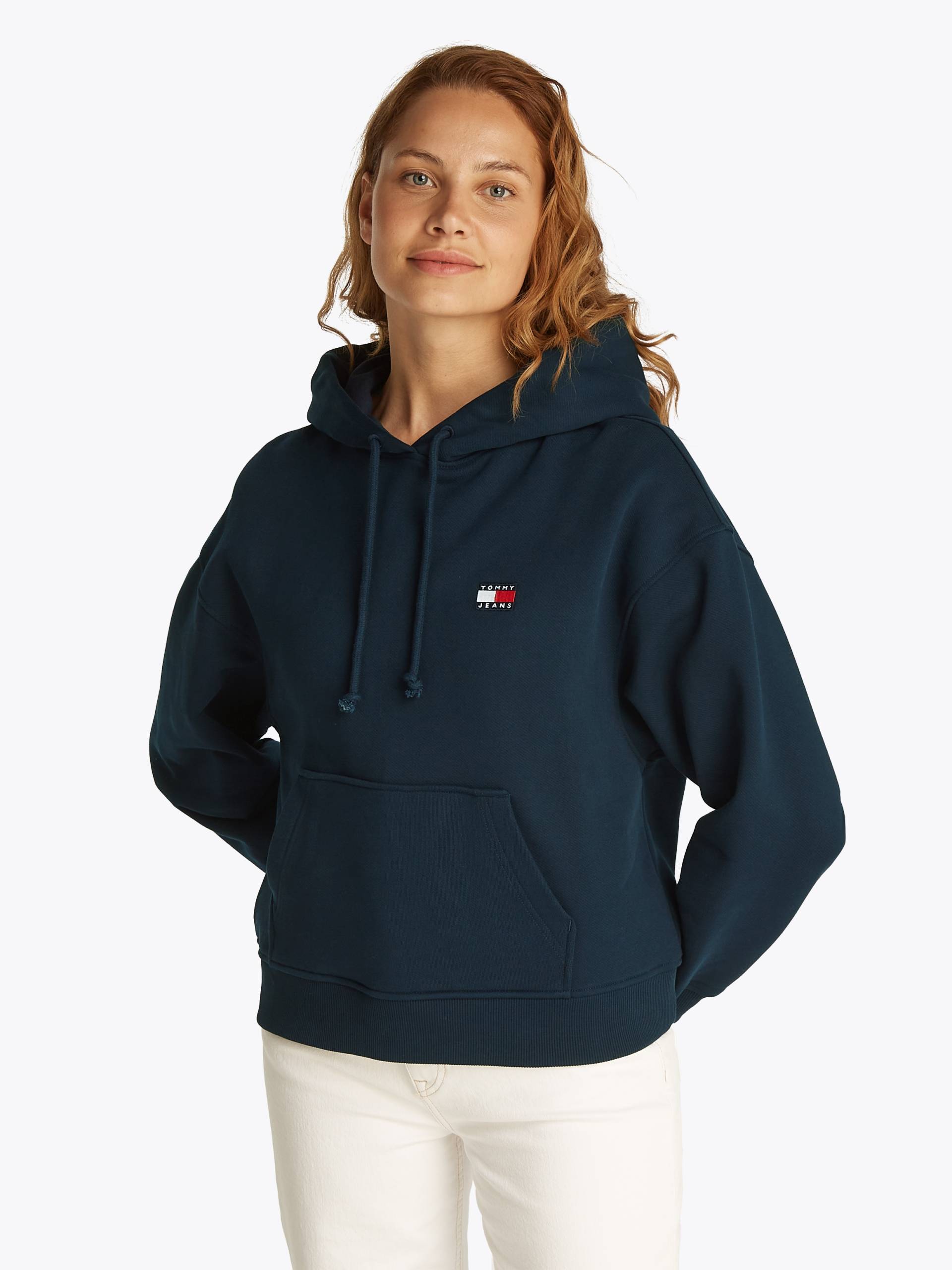 Tommy Jeans Hoodie »TJW BXY BADGE HOODIE EXT«, mit Logo-Badge Tommy Jeans Hoodie »TJW BXY BADGE HOODIE EXT«, mit Logo-Badge von TOMMY JEANS