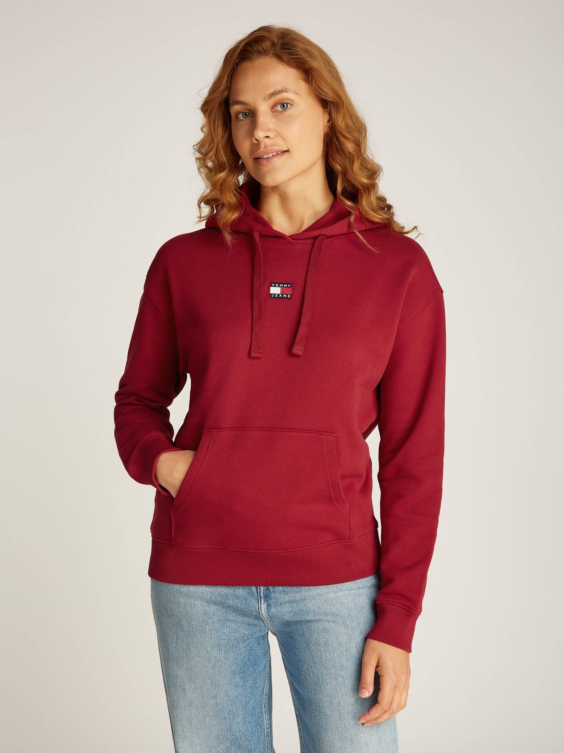Tommy Jeans Kapuzensweatshirt »TJW BXY BADGE HOODIE«, mit Logostickerei Tommy Jeans Kapuzensweatshirt »TJW BXY BADGE HOODIE«, mit Logostickerei von TOMMY JEANS