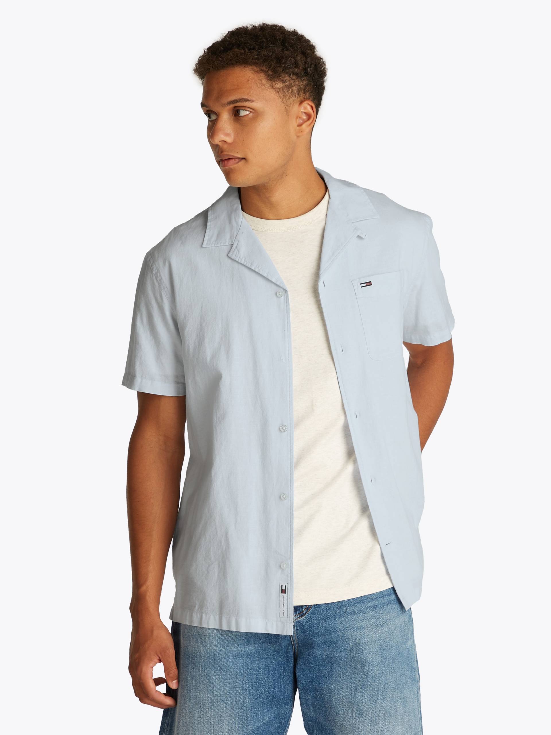 Tommy Jeans Kurzarmhemd »TJM LINEN BLEND CAMP SS EXT«, Mit V-Ausschnitt Tommy Jeans Kurzarmhemd »TJM LINEN BLEND CAMP SS EXT«, Mit V-Ausschnitt von TOMMY JEANS
