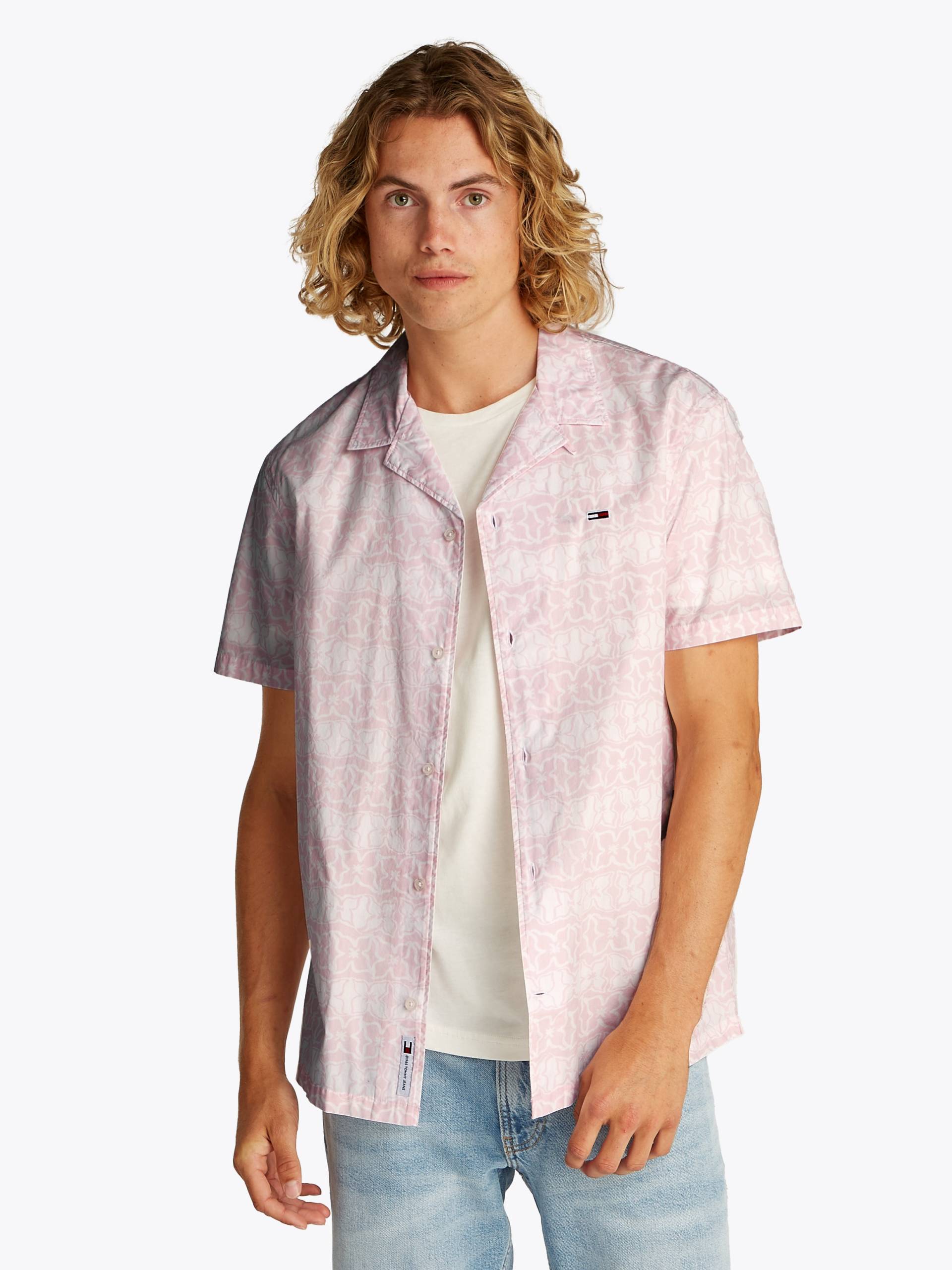 Tommy Jeans Kurzarmhemd »TJM REG AOP SS SHIRT EXT«, mit sommerlichen Print Tommy Jeans Kurzarmhemd »TJM REG AOP SS SHIRT EXT«, mit sommerlichen Print von TOMMY JEANS