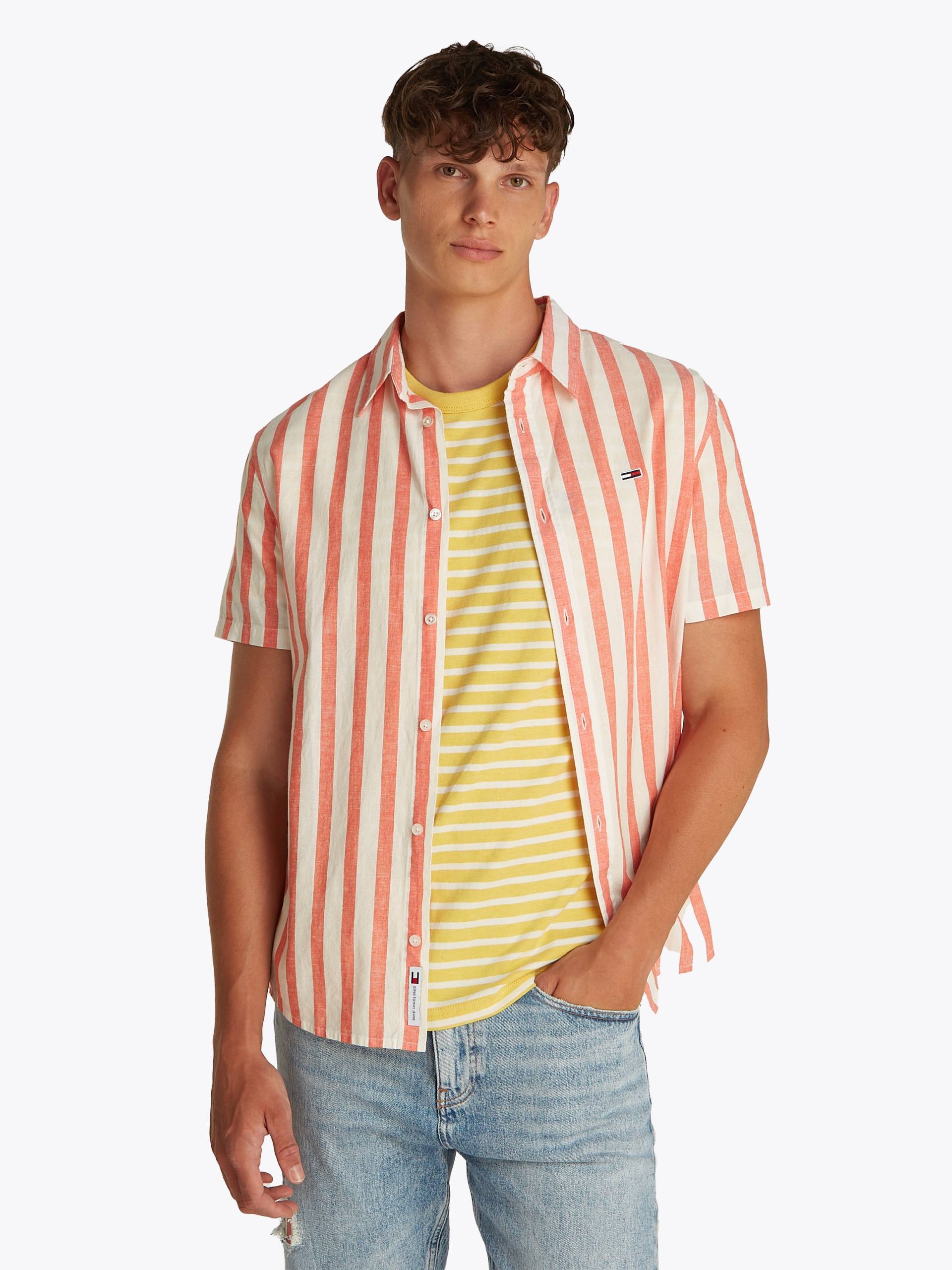 Tommy Jeans Kurzarmhemd »TJM REG LINEN BLEND STP SS SHIRT«, Mit Rundhalsausschnitt Tommy Jeans Kurzarmhemd »TJM REG LINEN BLEND STP SS SHIRT«, Mit Rundhalsausschnitt von TOMMY JEANS