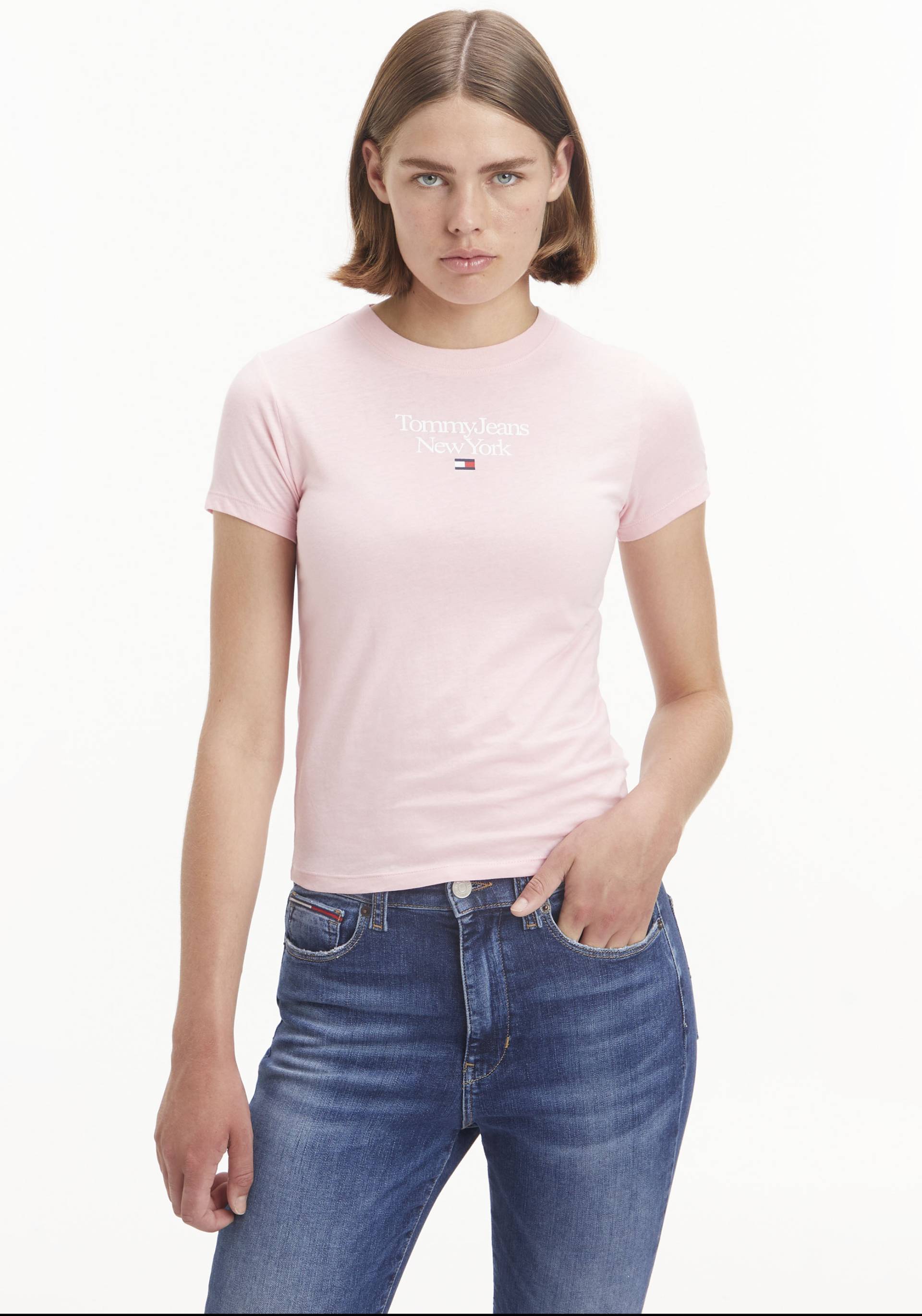 Tommy Jeans Kurzarmshirt »TJW BBY ESSENTIAL LOGO 1 SS«, mit Tommy Jeans Label-Druck auf Brusthöhe Tommy Jeans Kurzarmshirt »TJW BBY ESSENTIAL LOGO 1 SS«, mit Tommy Jeans Label-Druck auf Brusthöhe von TOMMY JEANS