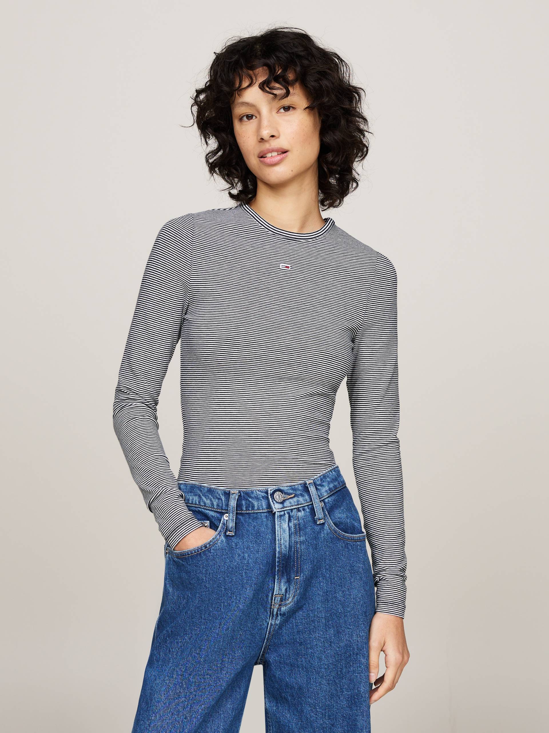 Tommy Jeans Langarmshirt »TJW SLIM STRIPE ESSENTIAL RIB LS«, in Rippenoptik, Streifendessin Tommy Jeans Langarmshirt »TJW SLIM STRIPE ESSENTIAL RIB LS«, in Rippenoptik, Streifendessin von TOMMY JEANS
