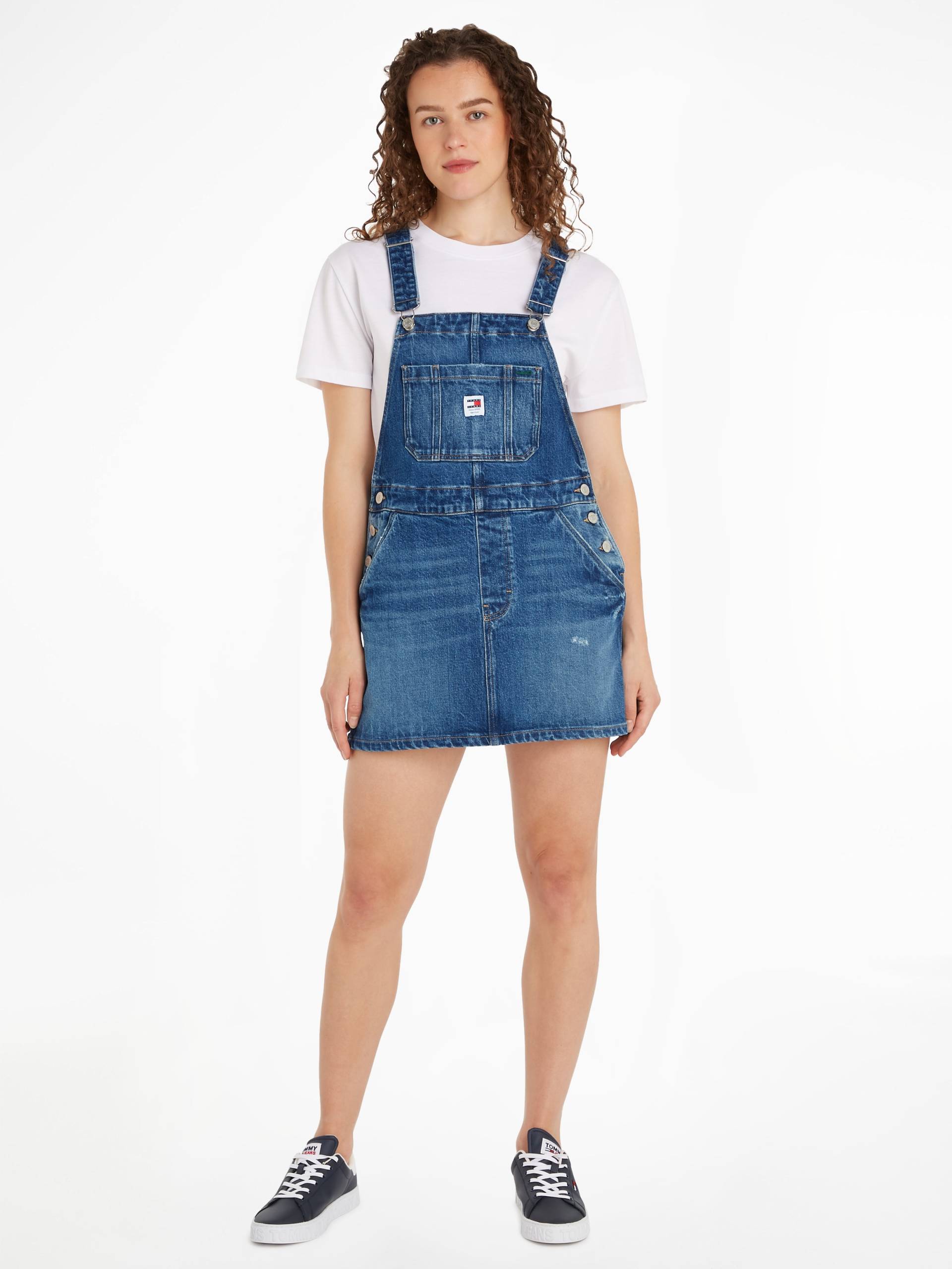 Tommy Jeans Latzkleid »DUNGAREE DENIM DRESS CH6138«, mit Tommy Jeans Flagge Tommy Jeans Latzkleid »DUNGAREE DENIM DRESS CH6138«, mit Tommy Jeans Flagge von TOMMY JEANS