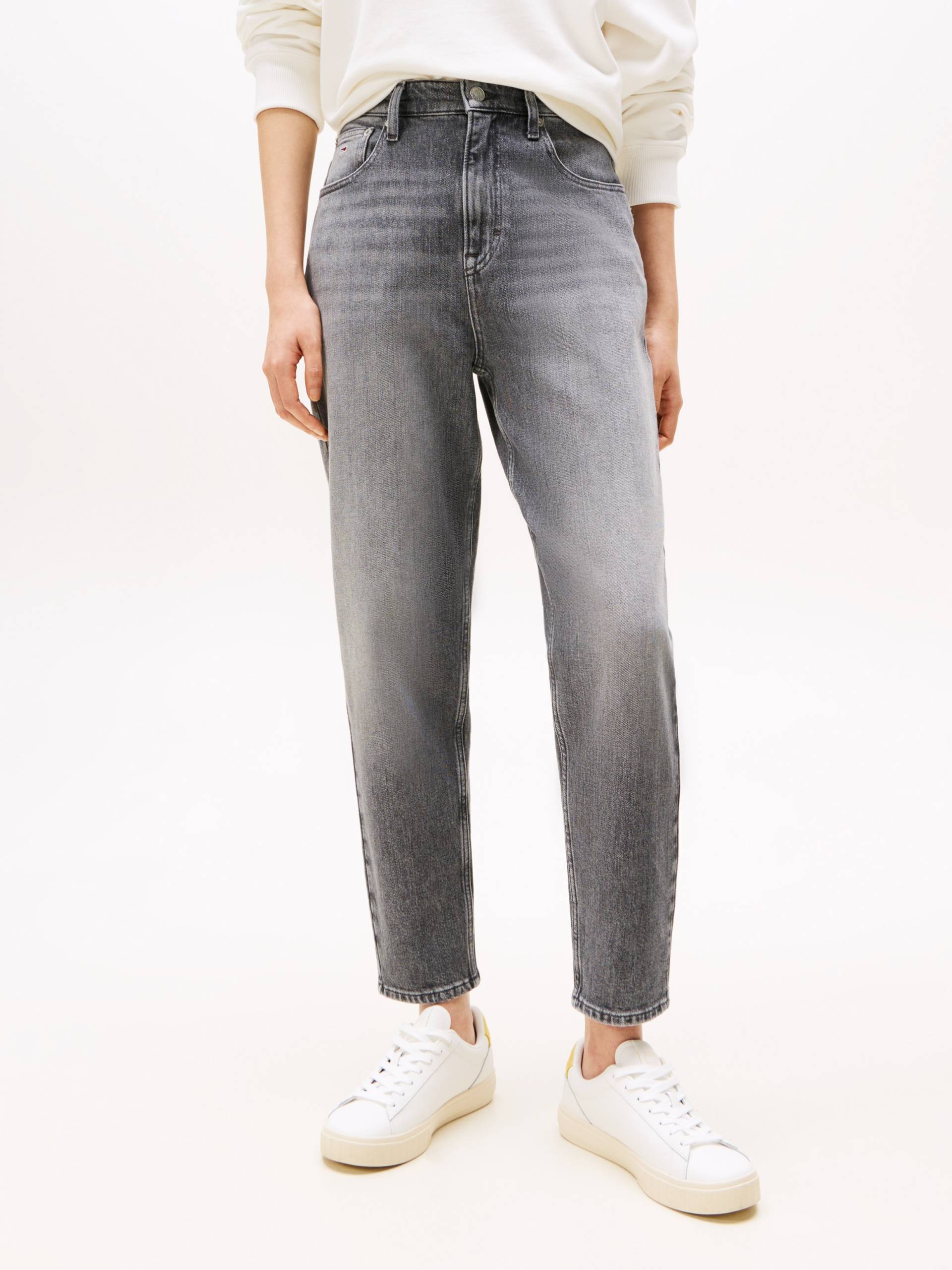 Tommy Jeans Mom-Jeans »High waist - Mom-Jeans Tapered«, mit Logo-Stickereien, in knöchelfreier Länge Tommy Jeans Mom-Jeans »High waist - Mom-Jeans Tapered«, mit Logo-Stickereien, in knöchelfreier Länge von TOMMY JEANS