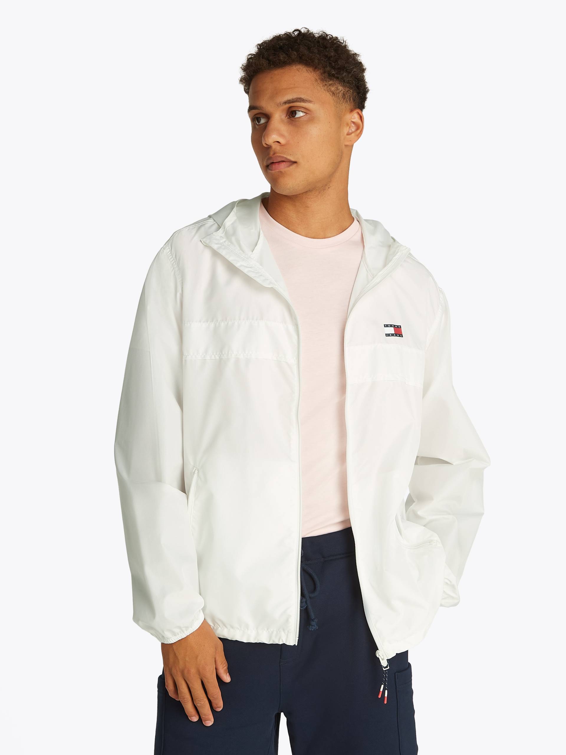 Tommy Jeans Outdoorjacke »TJM LW CHICAGO JACKET«, mit Kapuze, mit Logoprägung Tommy Jeans Outdoorjacke »TJM LW CHICAGO JACKET«, mit Kapuze, mit Logoprägung von TOMMY JEANS