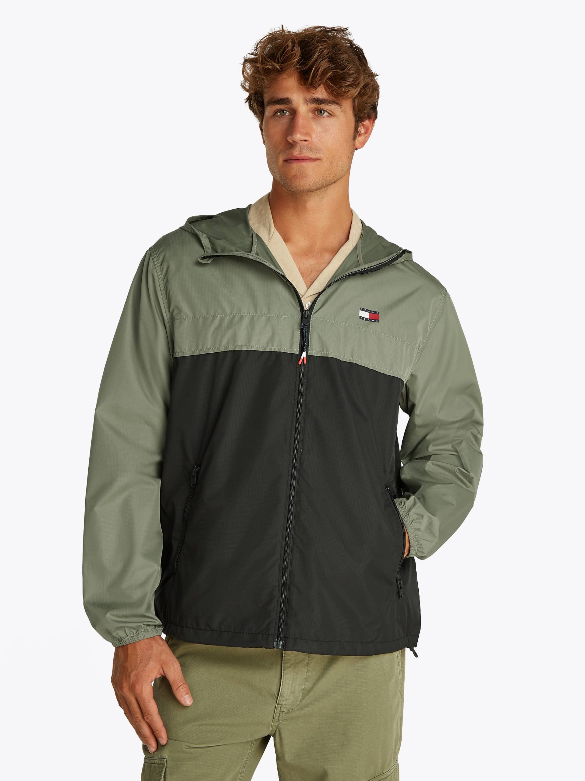 Tommy Jeans Outdoorjacke »TJM LW CHICAGO JACKET«, mit Kapuze, mit Logoprägung Tommy Jeans Outdoorjacke »TJM LW CHICAGO JACKET«, mit Kapuze, mit Logoprägung von TOMMY JEANS