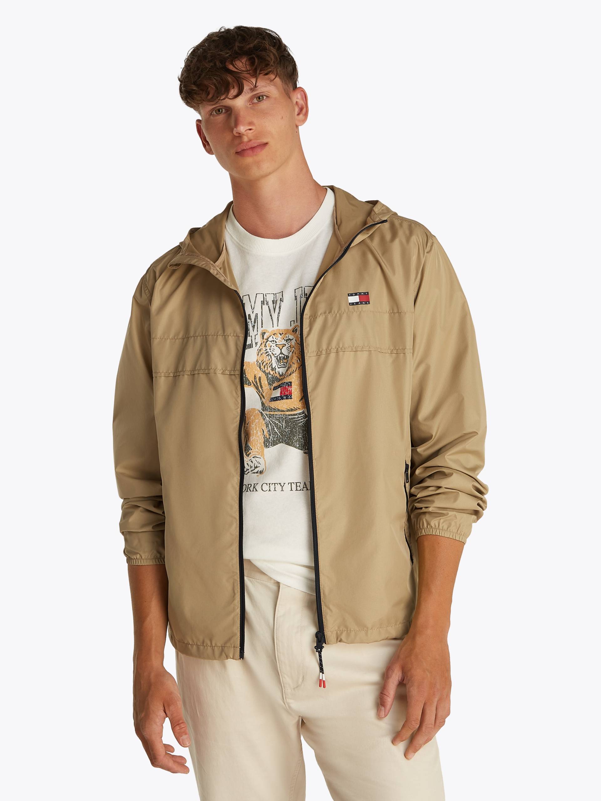 Tommy Jeans Outdoorjacke »TJM LW CHICAGO JACKET«, mit Kapuze, mit Logoprägung Tommy Jeans Outdoorjacke »TJM LW CHICAGO JACKET«, mit Kapuze, mit Logoprägung von TOMMY JEANS