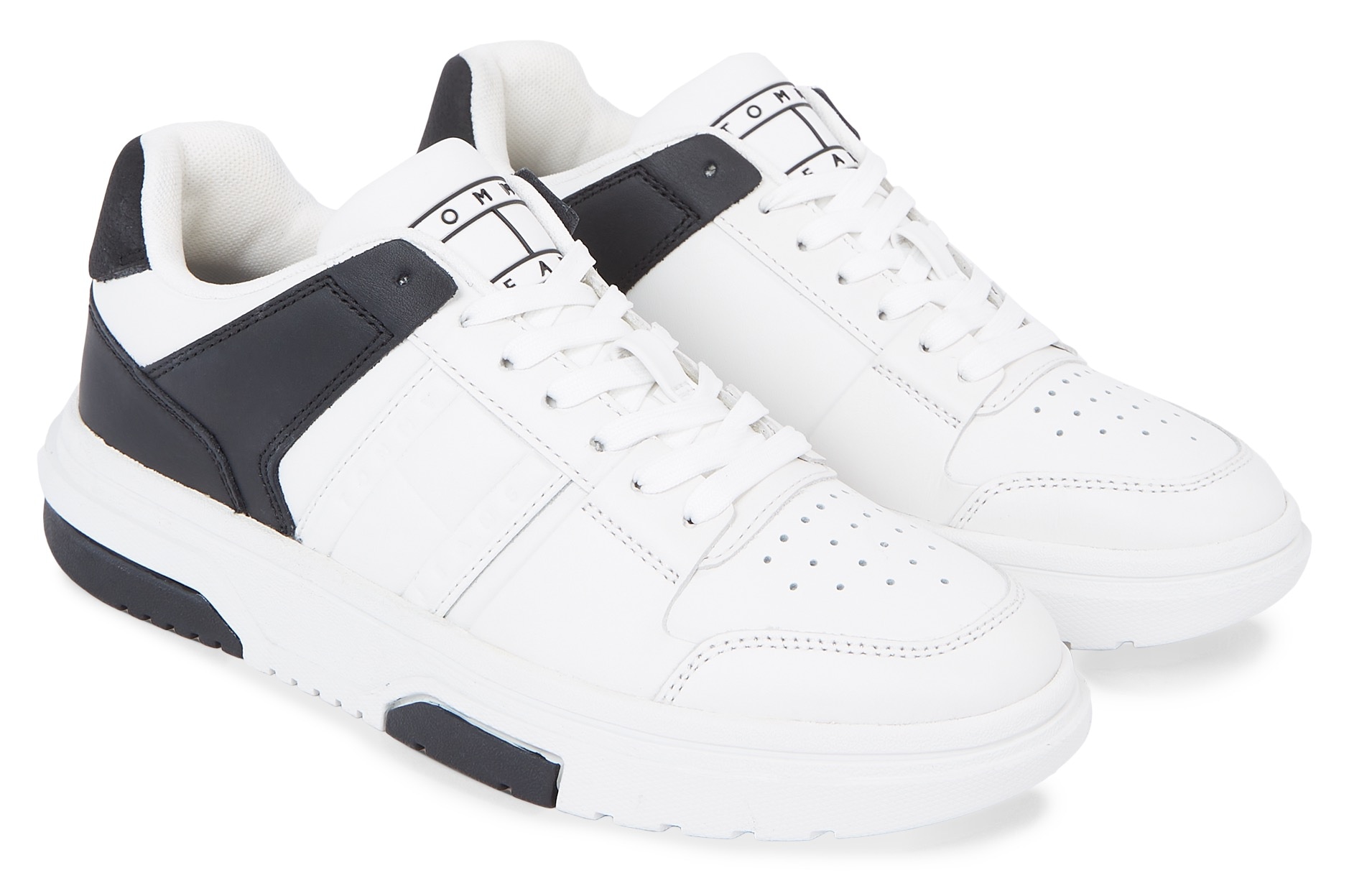 Tommy Jeans Plateausneaker »THE BROOKLYN LEATHER«, im lässigen Street-Look, Freizeitschuh, Halbschuh, Schnürschuh Tommy Jeans Plateausneaker »THE BROOKLYN LEATHER«, im lässigen Street-Look, Freizeitschuh, Halbschuh, Schnürschuh von TOMMY JEANS