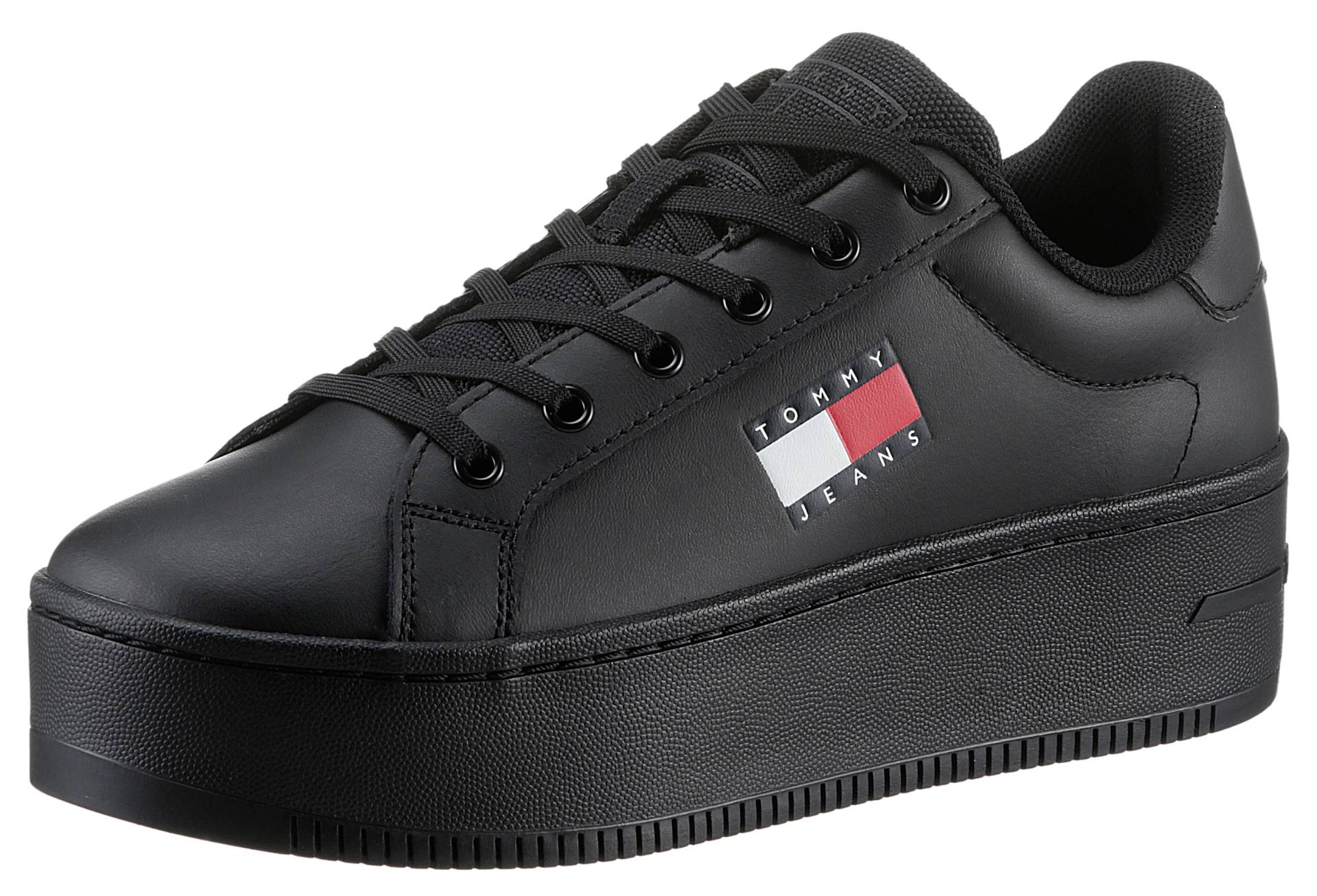 Tommy Jeans Plateausneaker »TJW FLATFORM ESS«, Freizeitschuh, Halbschuh, Schnürschuh mit gepolstertem Schaftrand Tommy Jeans Plateausneaker »TJW FLATFORM ESS«, Freizeitschuh, Halbschuh, Schnürschuh mit gepolstertem Schaftrand von TOMMY JEANS