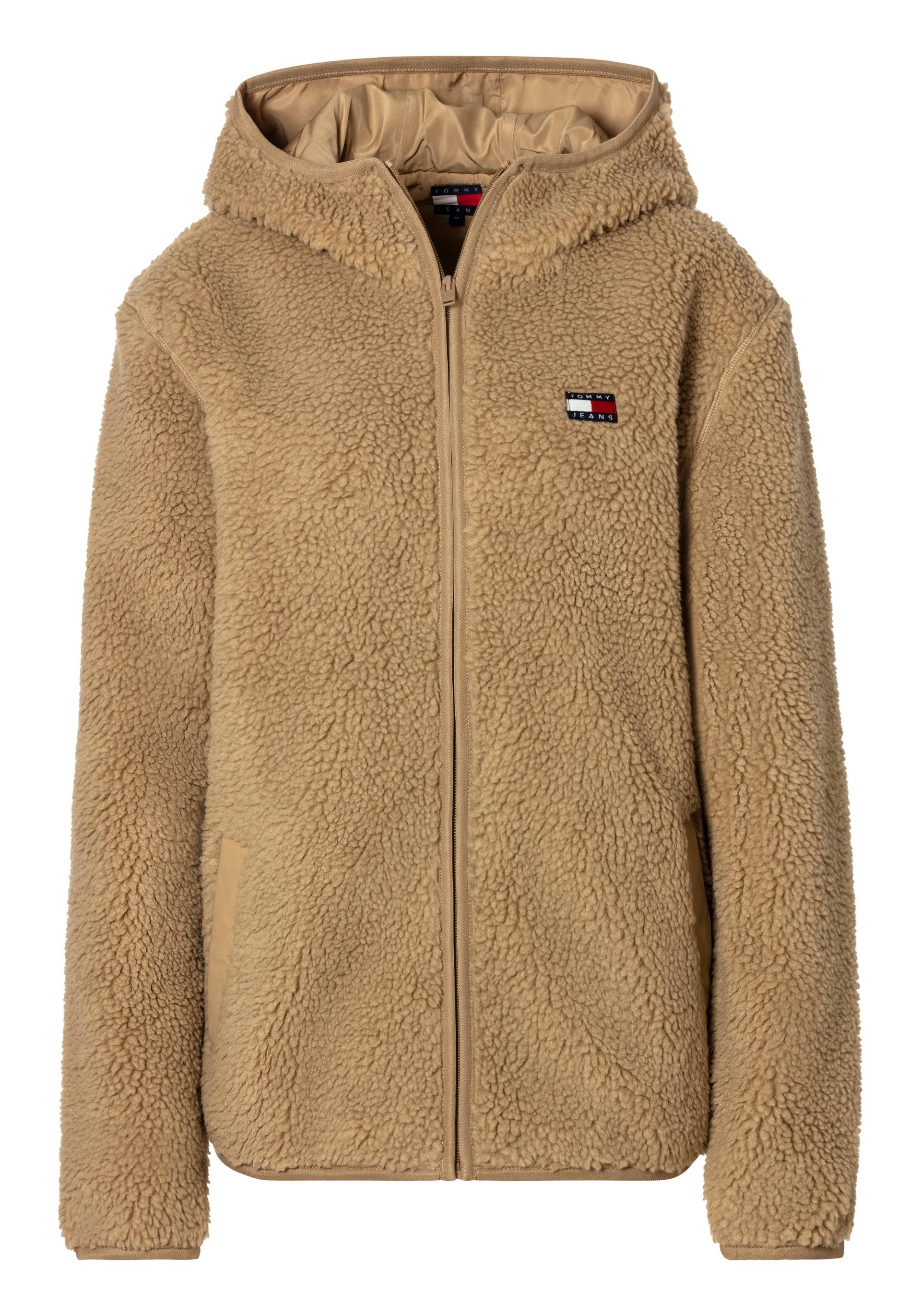 Tommy Jeans Plüschjacke »TJM REG BADGE TEDDY ZIP TRU EXT«, mit Kapuze, mit Logopatch, leicht überschnittene Schultern Tommy Jeans Plüschjacke »TJM REG BADGE TEDDY ZIP TRU EXT«, mit Kapuze, mit Logopatch, leicht überschnittene Schultern von TOMMY JEANS