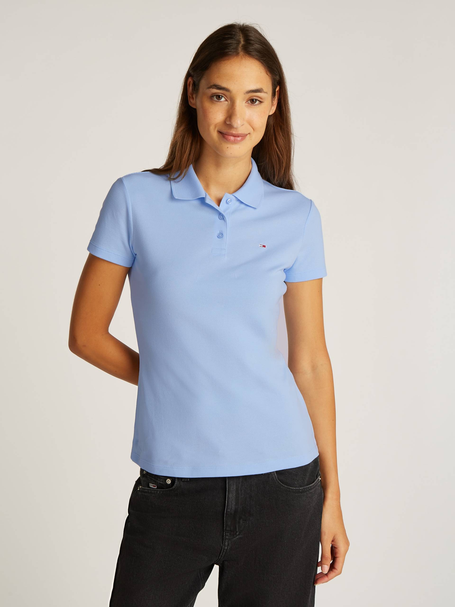 Tommy Jeans Poloshirt »TJW SLIM ESSENTIAL POLO SS«, mit Logostickerei Tommy Jeans Poloshirt »TJW SLIM ESSENTIAL POLO SS«, mit Logostickerei von TOMMY JEANS