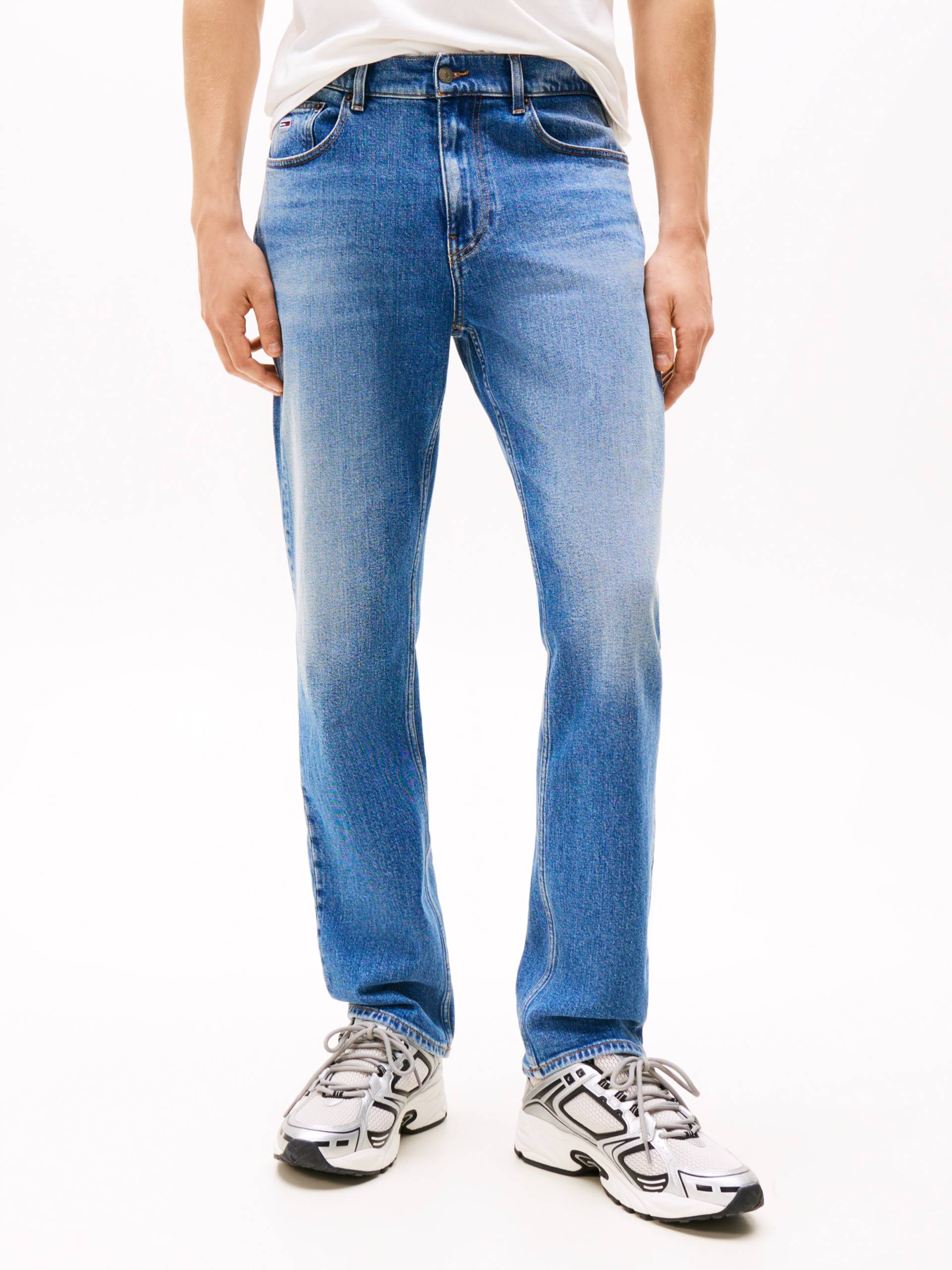 Tommy Jeans Regular-fit-Jeans »RYAN RGLR STRGHT«, mit Logoprägung von TOMMY JEANS