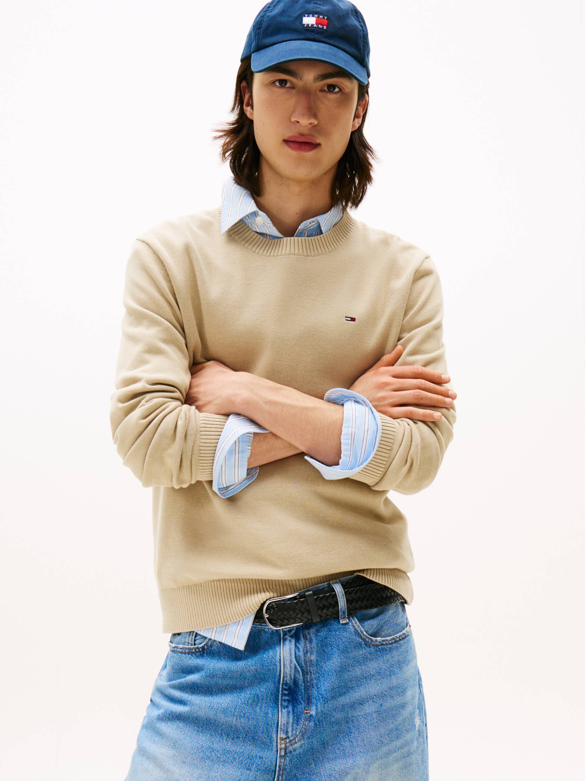 Tommy Jeans Rundhalspullover »TJM SLIM ESSENTIAL LIGHT SWEATER«, mit Flag-Patch von TOMMY JEANS