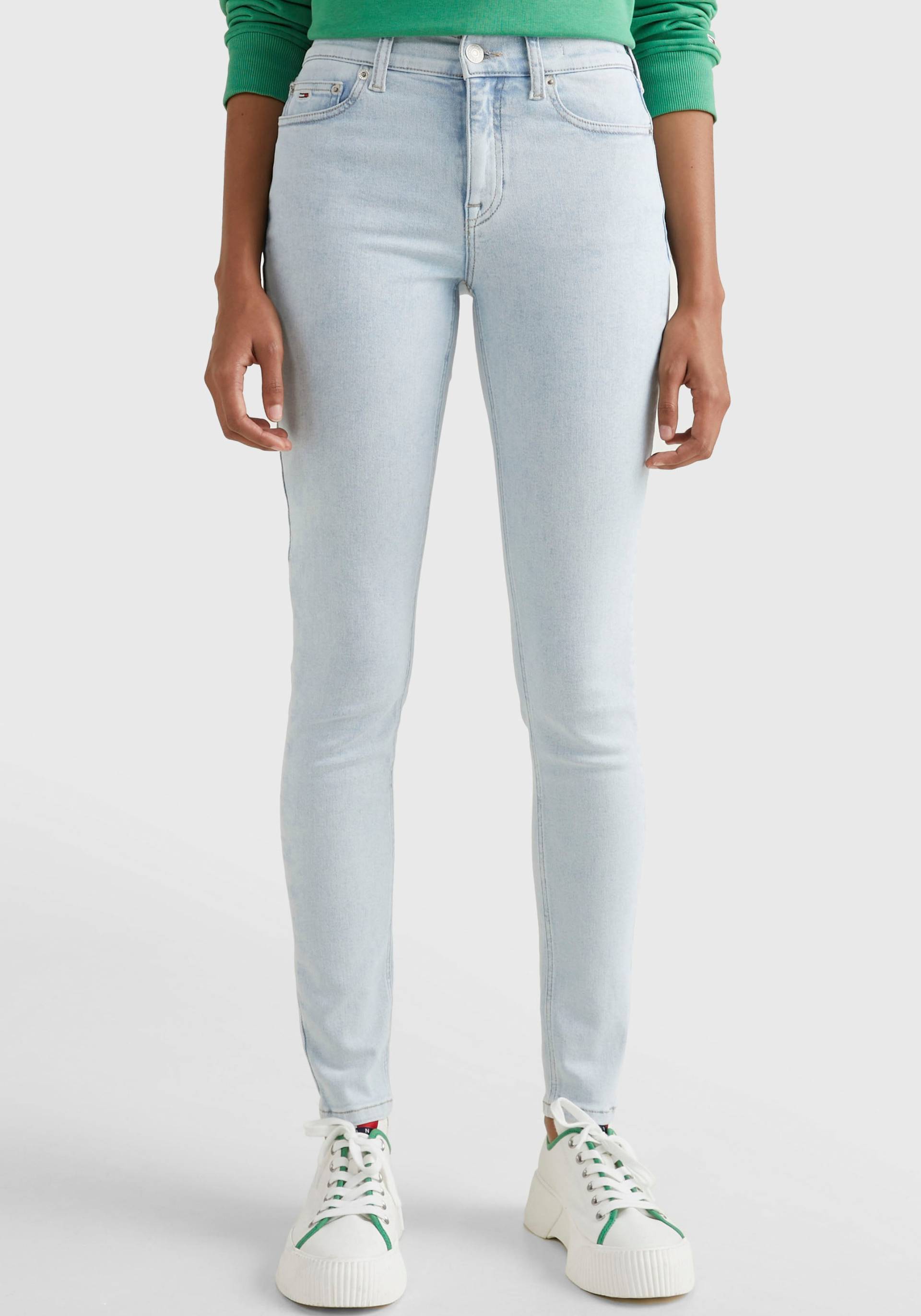 Tommy Jeans Skinny-fit-Jeans »Nora Mid Rise Skinny Fit«, mit Tommy Jeans Label-Badge & Passe hinten Tommy Jeans Skinny-fit-Jeans »Nora Mid Rise Skinny Fit«, mit Tommy Jeans Label-Badge & Passe hinten von TOMMY JEANS
