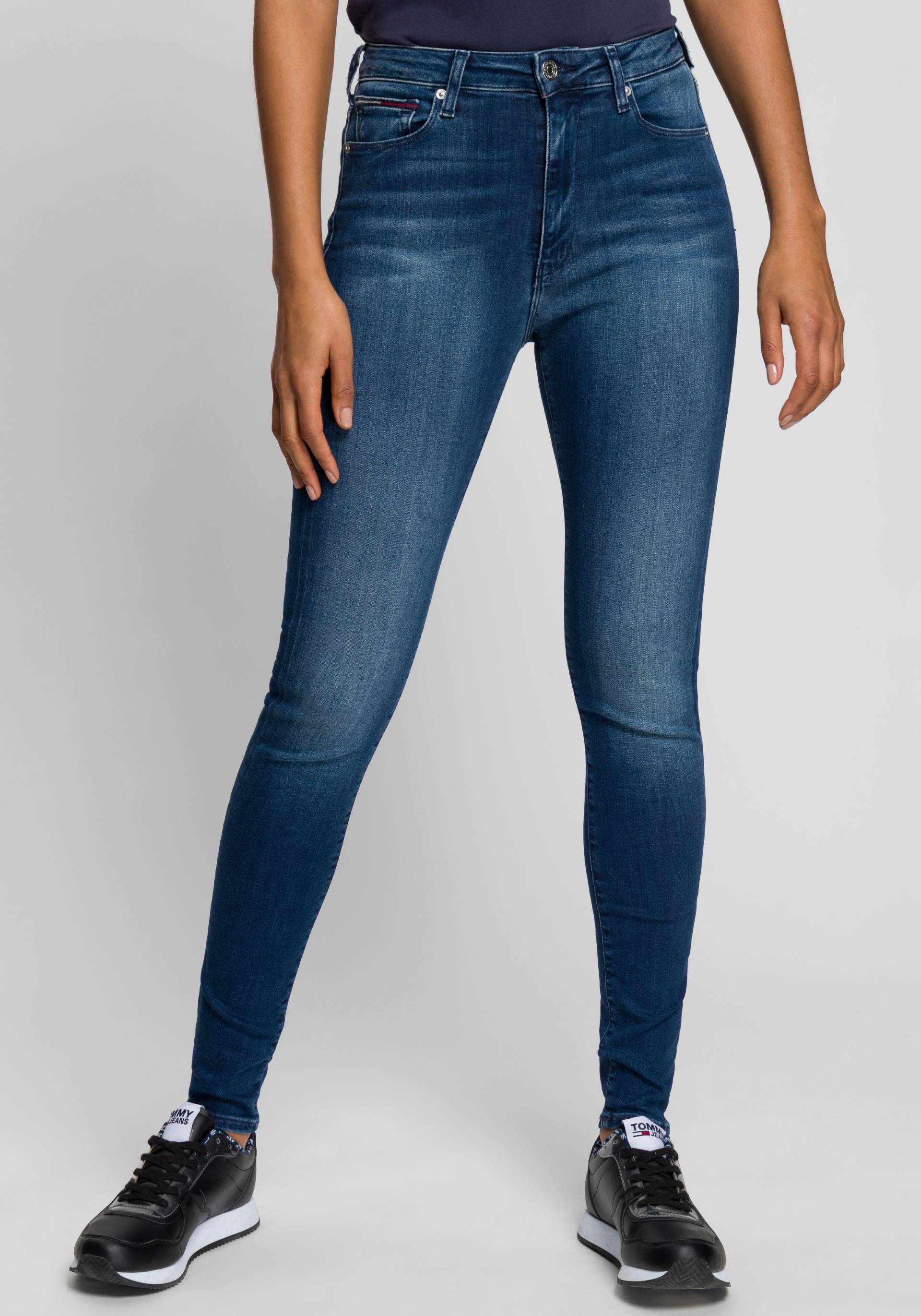 Tommy Jeans Skinny-fit-Jeans »SYLVIA HR SUPER SKNY«, Hochwertige Materialien für einen bequemen und perfekten Sitz. Tommy Jeans Skinny-fit-Jeans »SYLVIA HR SUPER SKNY«, Hochwertige Materialien für einen bequemen und perfekten Sitz. von TOMMY JEANS