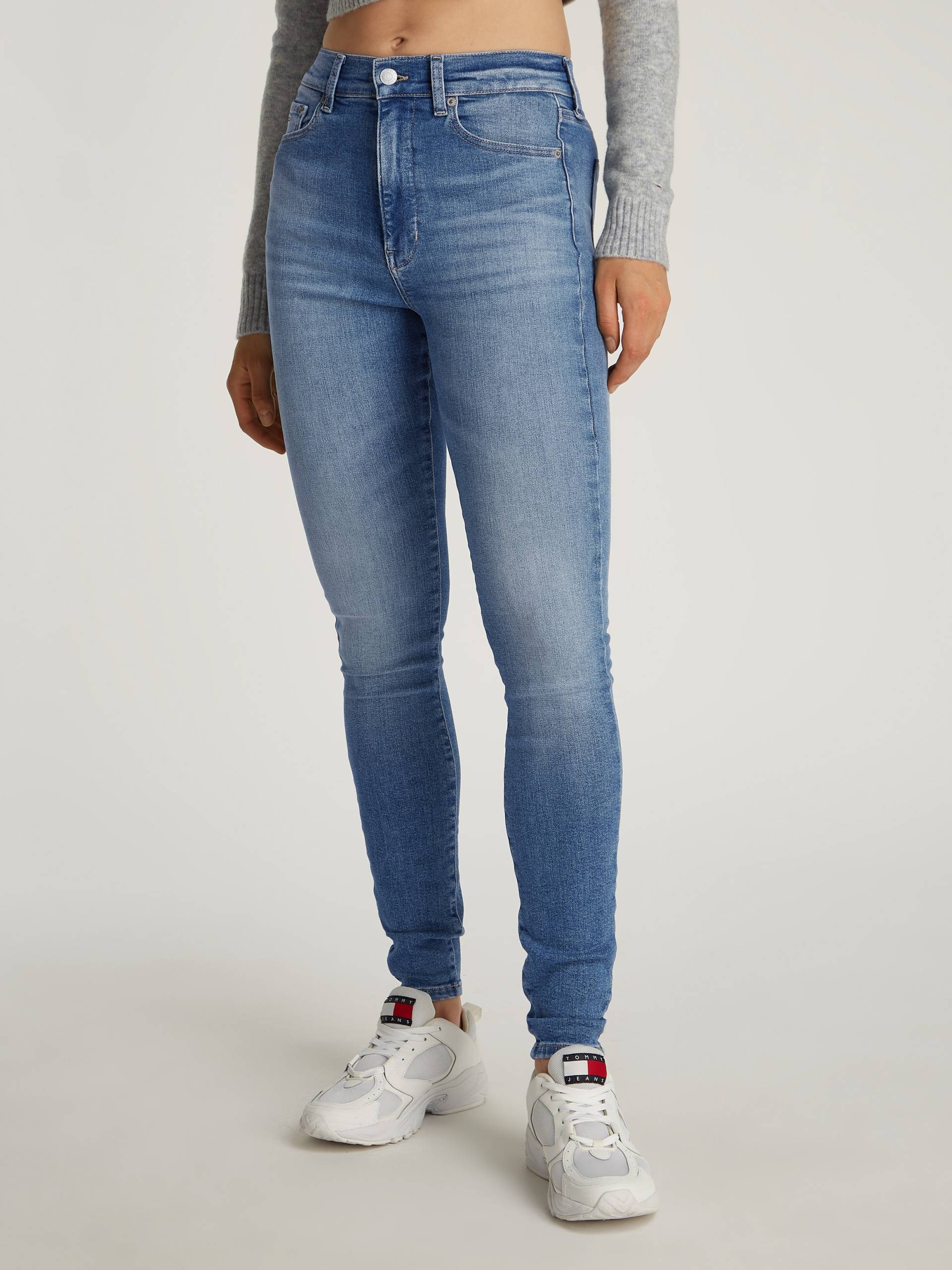 Tommy Jeans Skinny-fit-Jeans »Sylvia High Rise Skinny«, mit Logo-Badge Tommy Jeans Skinny-fit-Jeans »Sylvia High Rise Skinny«, mit Logo-Badge von TOMMY JEANS