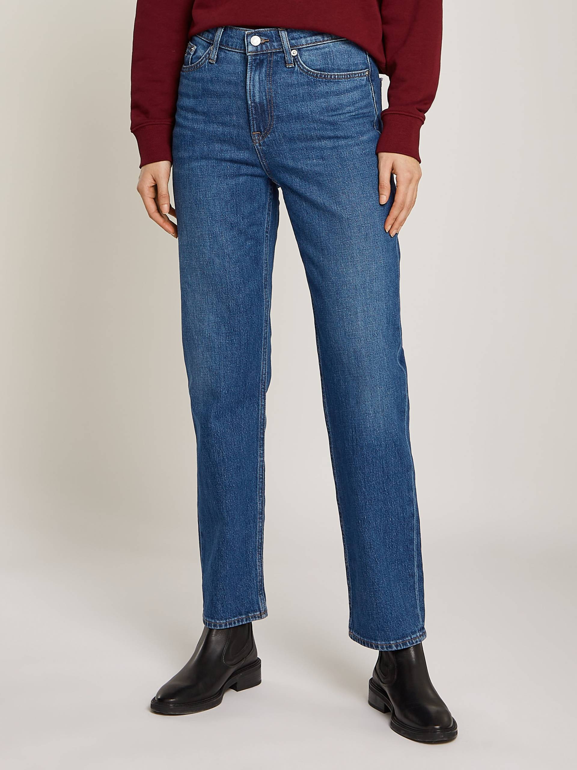 Tommy Jeans Slim-fit-Jeans »Tommy Jeans - Damenjeans IZZIE -High Waist - Slim-fit - Straight - leg«, mit Logo-Badge und Stickerei Tommy Jeans Slim-fit-Jeans »Tommy Jeans - Damenjeans IZZIE -High Waist - Slim-fit - Straight - leg«, mit Logo-Badge und Stickerei von TOMMY JEANS