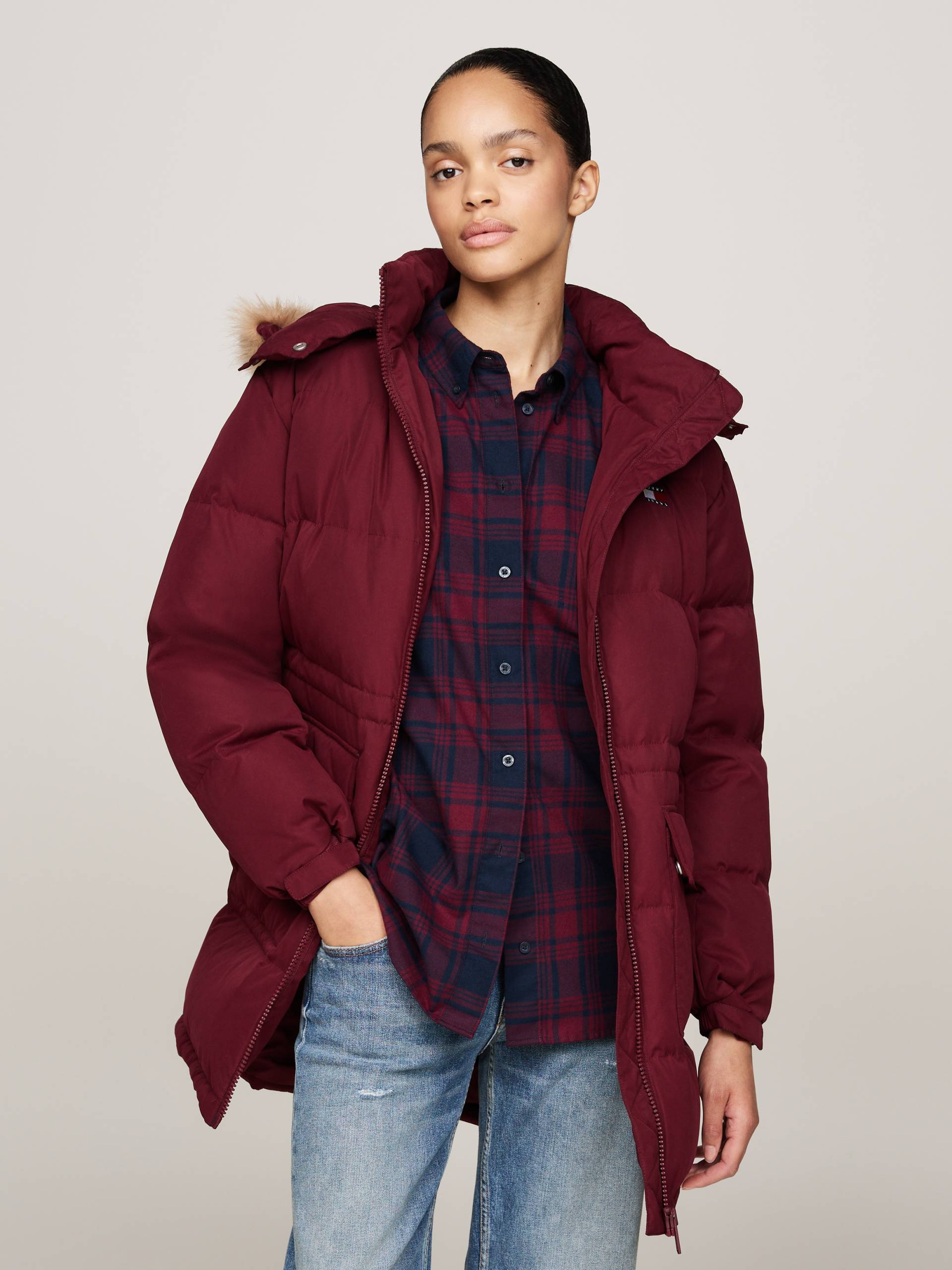 Tommy Jeans Steppjacke »TJW MIDI ALASKA FAUX FUR«, mit Kapuze, mit Fellimitat Tommy Jeans Steppjacke »TJW MIDI ALASKA FAUX FUR«, mit Kapuze, mit Fellimitat von TOMMY JEANS