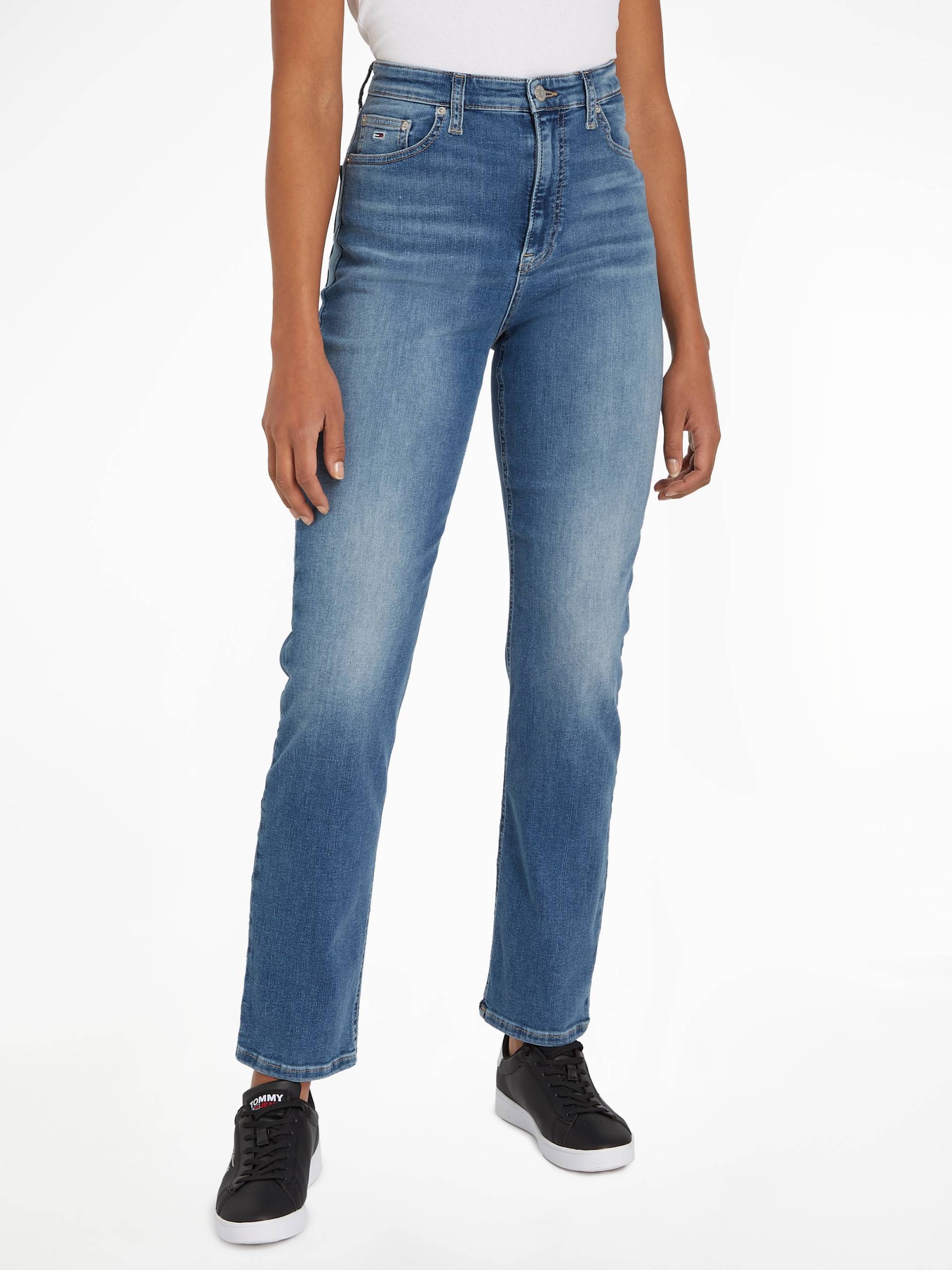 Tommy Jeans Straight-Jeans »Tommy Jeans JULIE - High Waist - Straight Jeans«, Gerade geschnittene denim Jeans mit hoher Taille und Tommy Logo-Badge Tommy Jeans Straight-Jeans »Tommy Jeans JULIE - High Waist - Straight Jeans«, Gerade geschnittene denim Jeans mit hoher Taille und Tommy Logo-Badge von TOMMY JEANS
