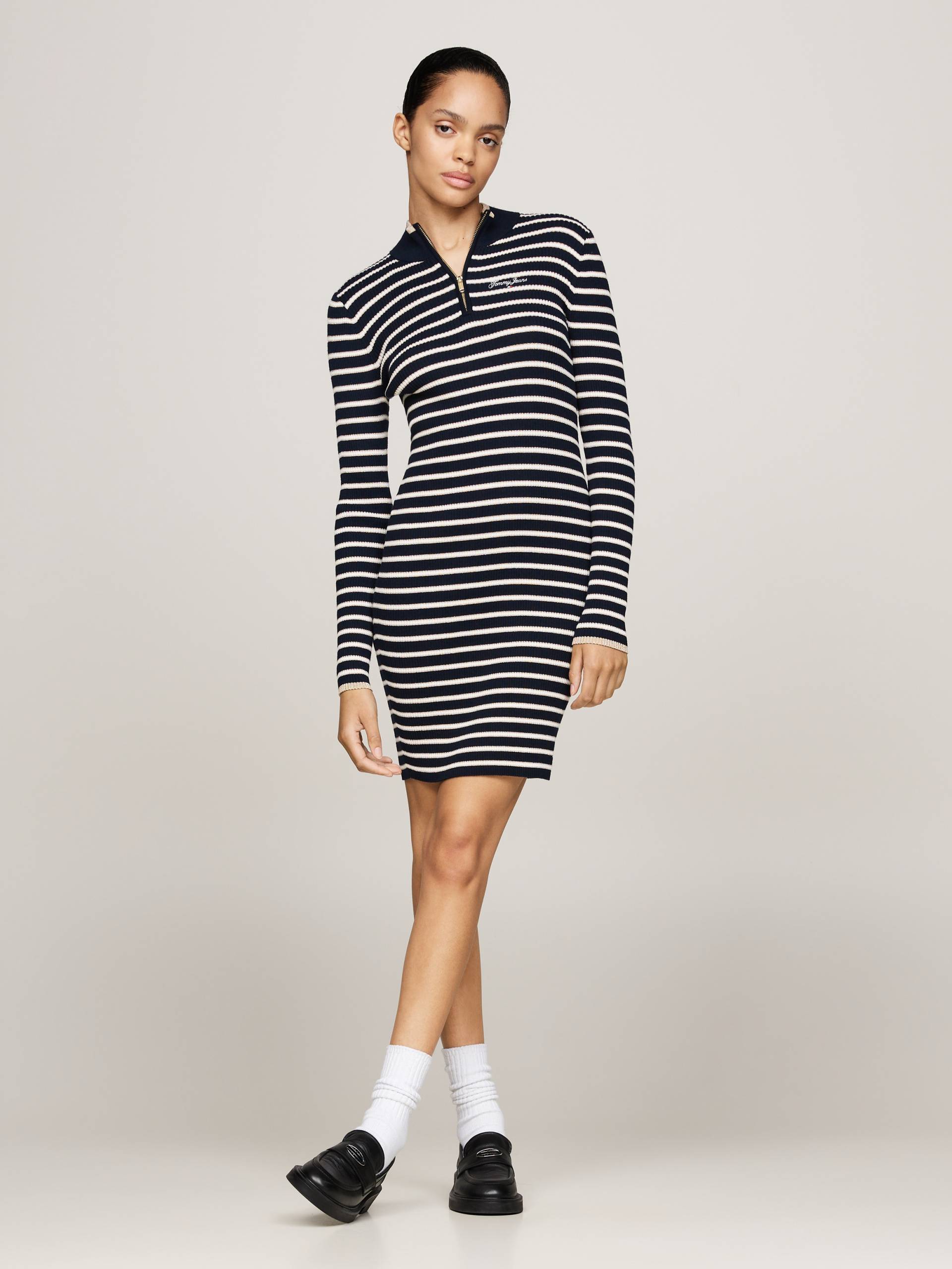 Tommy Jeans Strickkleid »TJW METALLIC TIP ZIP SWTR DRESS«, mit Glitzer, Zipper Tommy Jeans Strickkleid »TJW METALLIC TIP ZIP SWTR DRESS«, mit Glitzer, Zipper von TOMMY JEANS