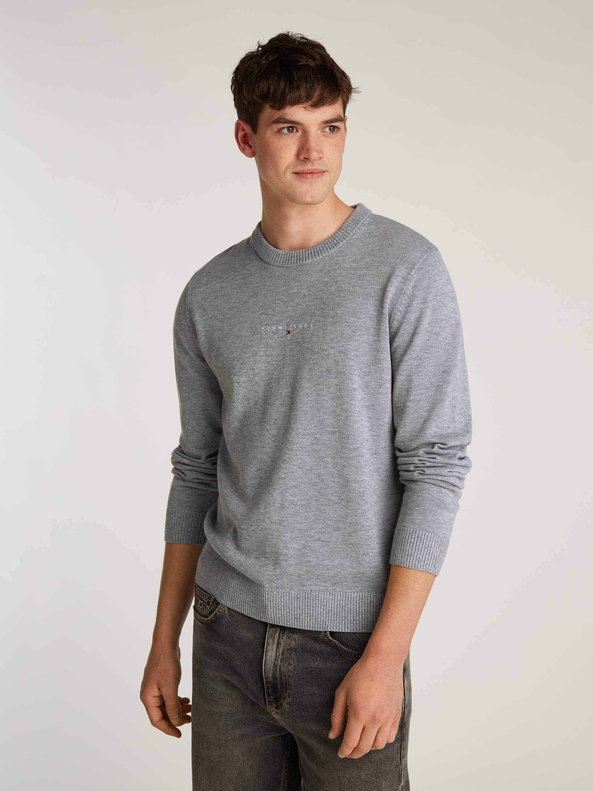 Tommy Jeans Strickpullover »TJM LINEAR SMALL CHEST SWEATER«, mit Logoschriftzug Tommy Jeans Strickpullover »TJM LINEAR SMALL CHEST SWEATER«, mit Logoschriftzug von TOMMY JEANS