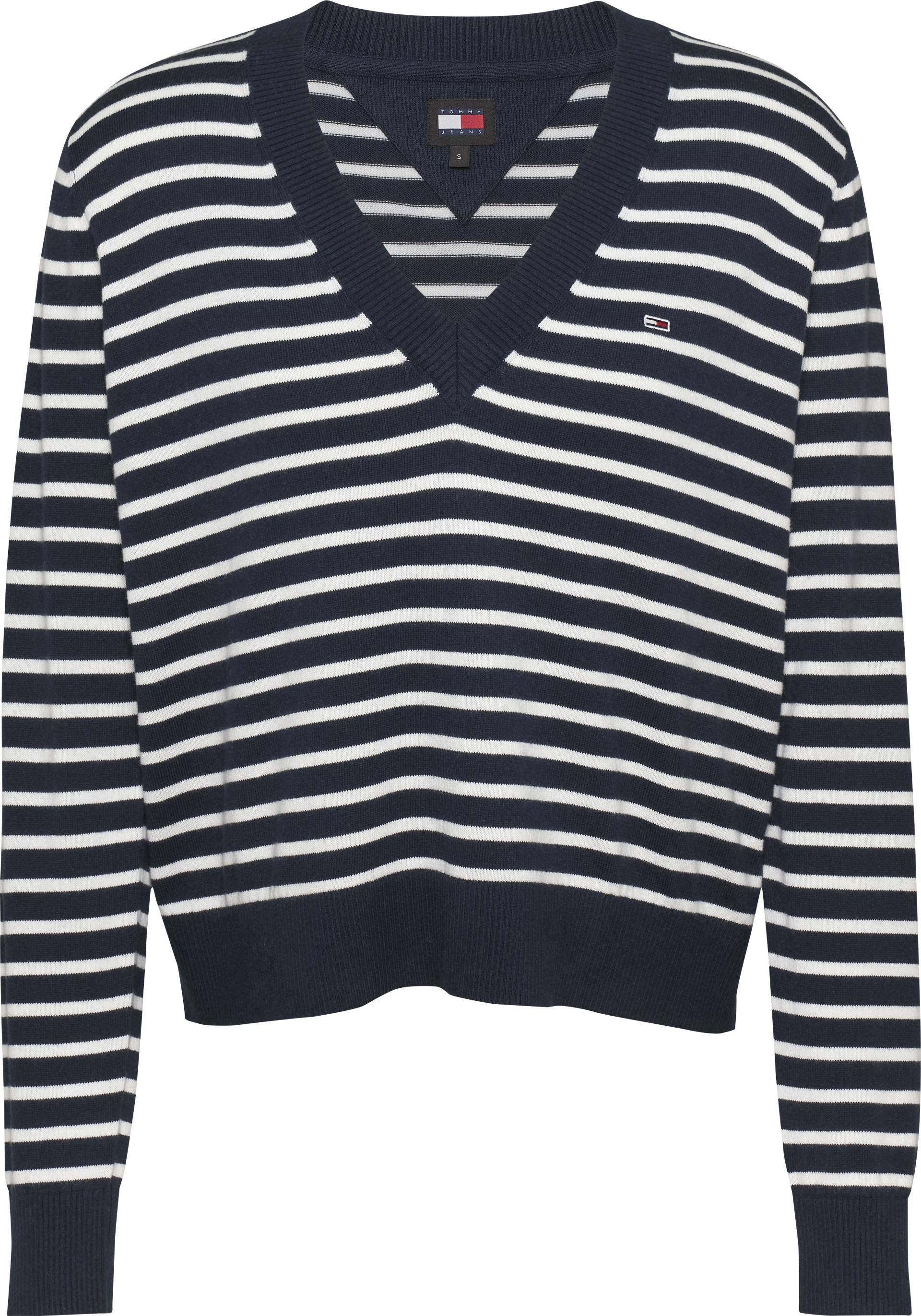 Tommy Jeans Strickpullover »TJW ESSENTIAL VNECK SWEATER EXT«, mit Logostickerei Tommy Jeans Strickpullover »TJW ESSENTIAL VNECK SWEATER EXT«, mit Logostickerei von TOMMY JEANS