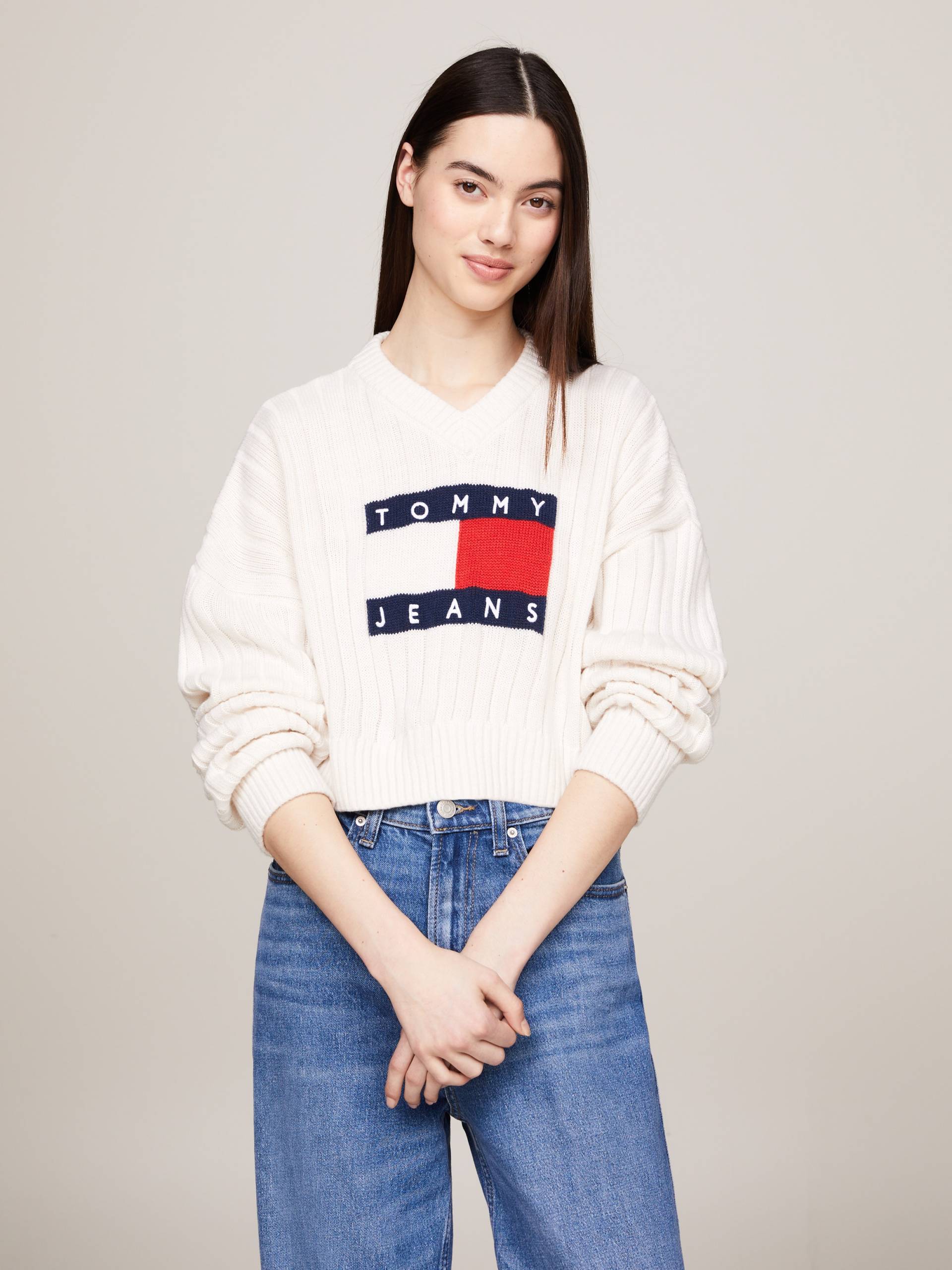 Tommy Jeans Strickpullover »TJW VNCK CENTER FLAG SWEATER EXT«, mit Tommy Jeans Center Logo-Flag Tommy Jeans Strickpullover »TJW VNCK CENTER FLAG SWEATER EXT«, mit Tommy Jeans Center Logo-Flag von TOMMY JEANS
