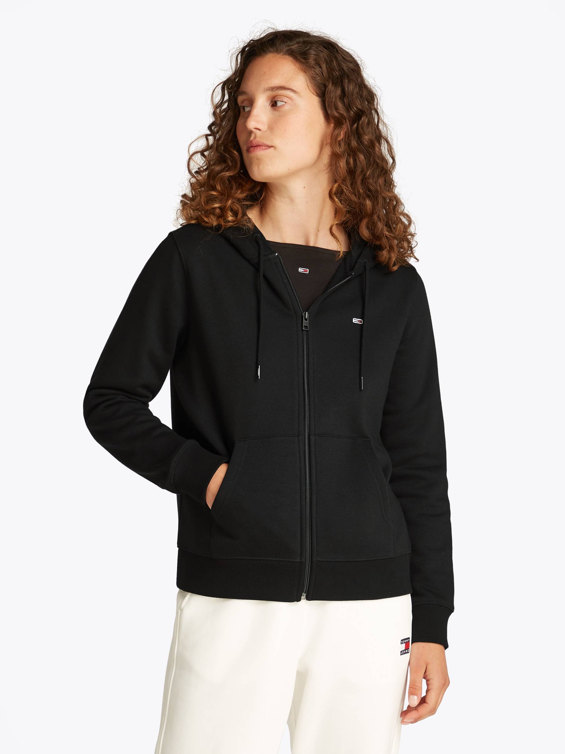 Tommy Jeans Sweatjacke »TJW REG S FLAG ZIP THRU«, mit Logostickerei Tommy Jeans Sweatjacke »TJW REG S FLAG ZIP THRU«, mit Logostickerei von TOMMY JEANS
