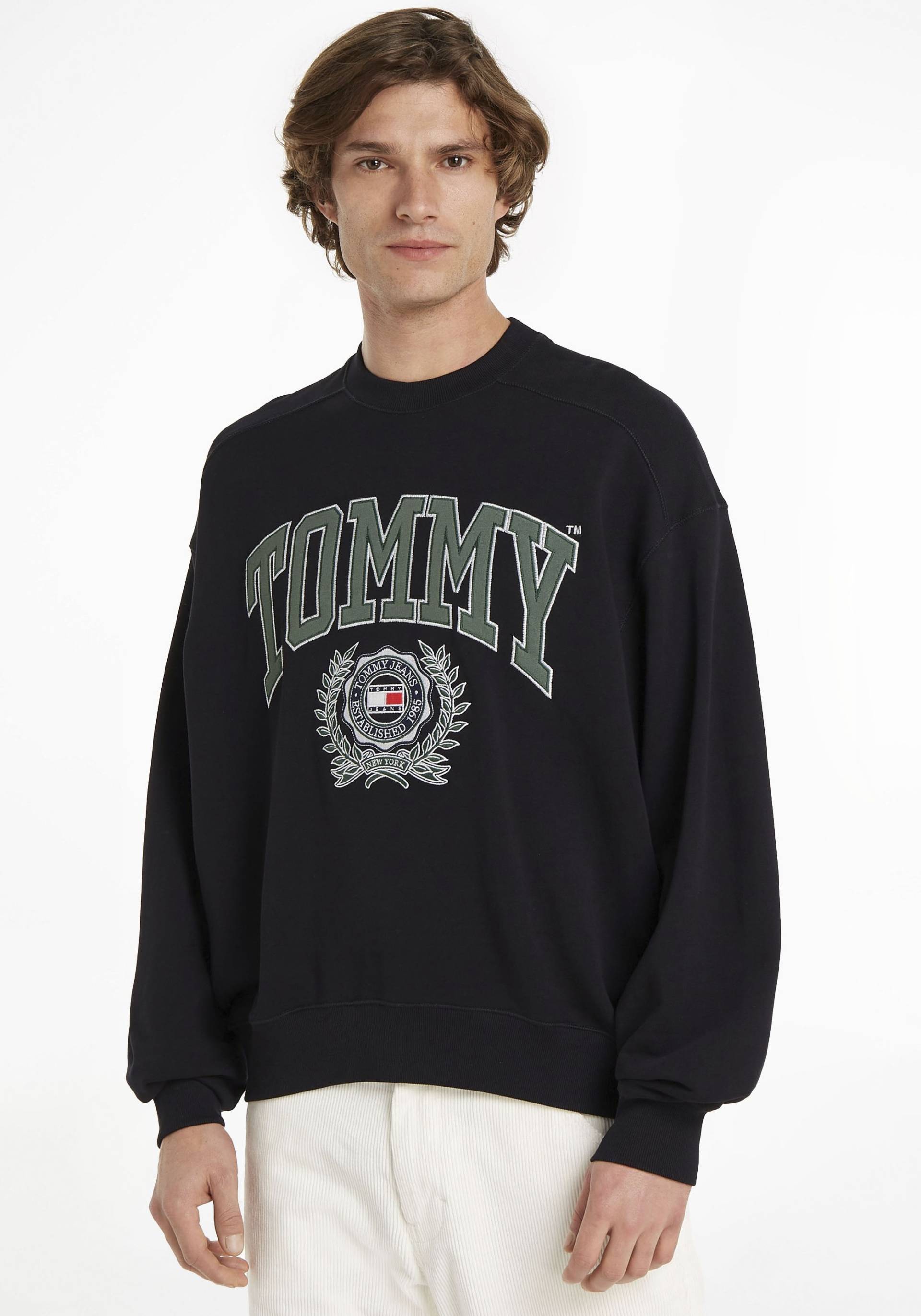 Tommy Jeans Sweatshirt »TJM BOXY COLLEGE GRAPHIC CREW« von TOMMY JEANS