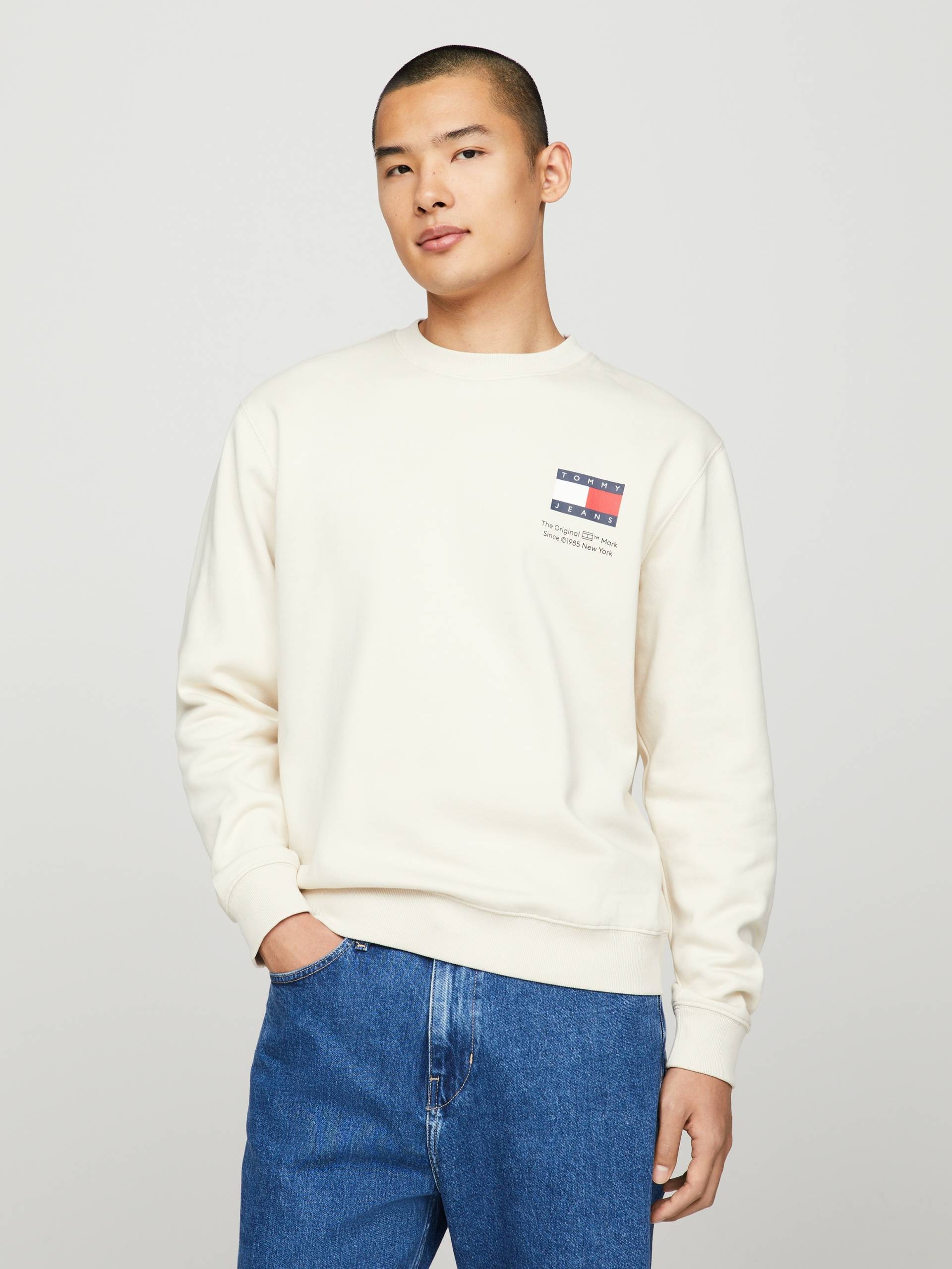 Tommy Jeans Sweatshirt »TJM REG ESSENTIAL FLAG CNECK EXT« von TOMMY JEANS