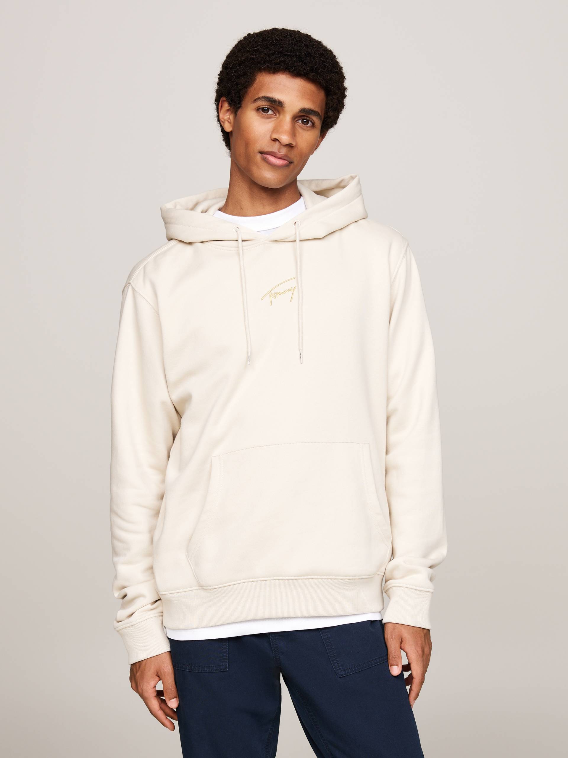 Tommy Jeans Sweatshirt »TJM REG GOLD SIGNT HOODIE EXT«, mit bestickten Markennamen Tommy Jeans Sweatshirt »TJM REG GOLD SIGNT HOODIE EXT«, mit bestickten Markennamen von TOMMY JEANS