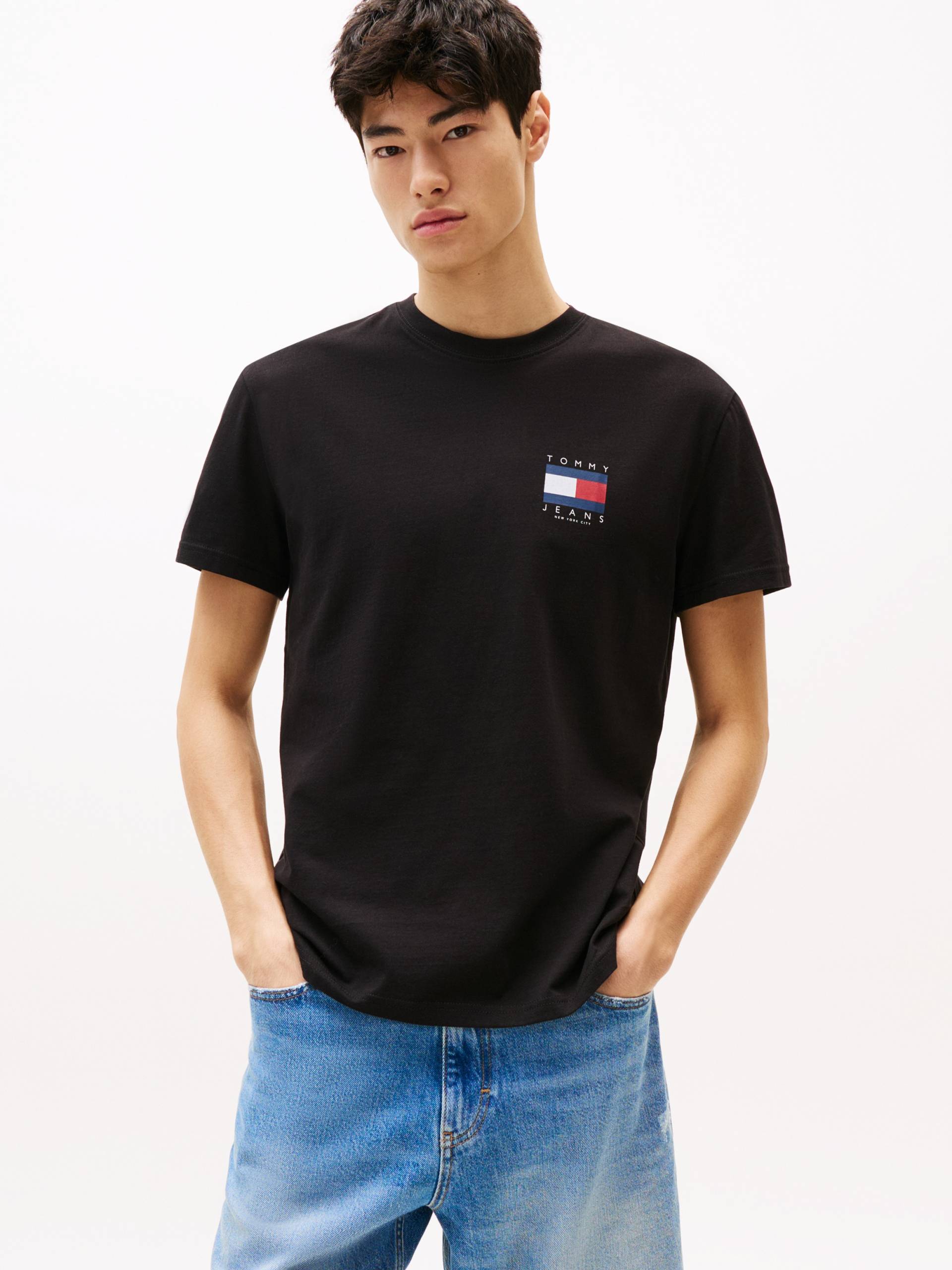 Tommy Jeans T-Shirt »TJM REG FLAG GRAPH BCKPRNT T EXT«, Mit Rundhalsausschnitt Tommy Jeans T-Shirt »TJM REG FLAG GRAPH BCKPRNT T EXT«, Mit Rundhalsausschnitt von TOMMY JEANS