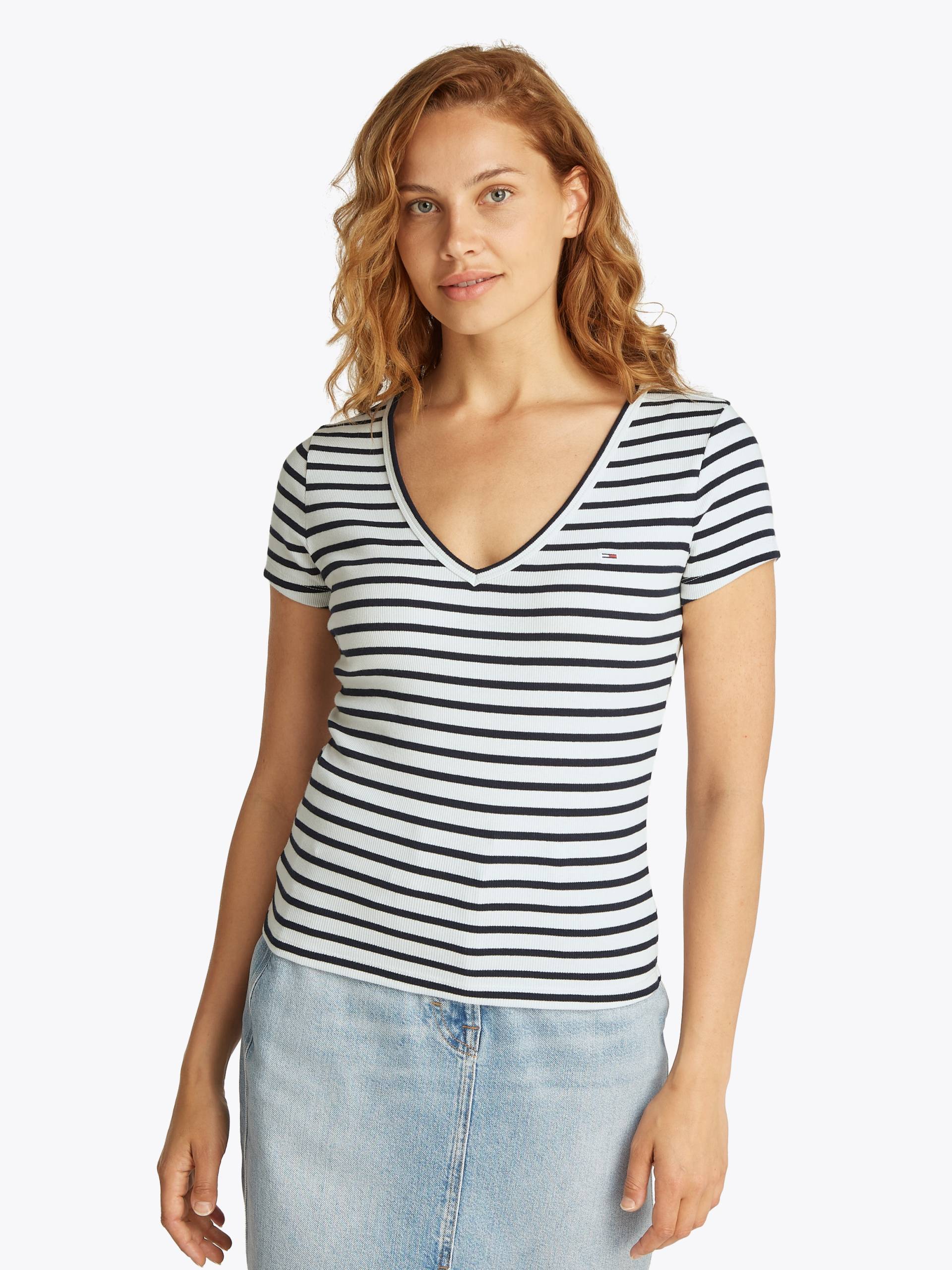 Tommy Jeans T-Shirt »TJW SLIM ESSENTIAL RIB V SS«, mit Logostickerei Tommy Jeans T-Shirt »TJW SLIM ESSENTIAL RIB V SS«, mit Logostickerei von TOMMY JEANS