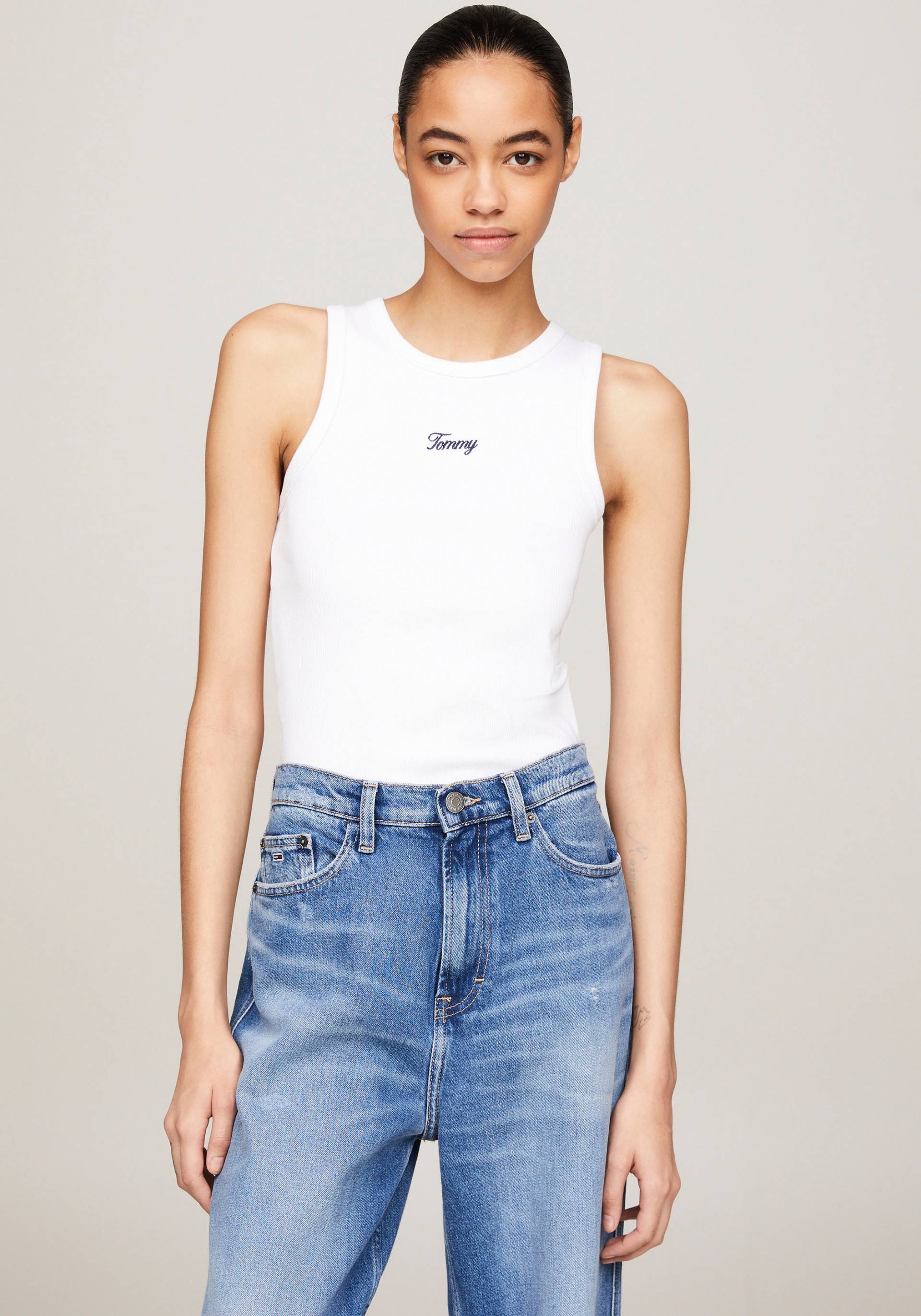 Tommy Jeans Tanktop »TJW SLIM SCRIPT TANK EXT« von TOMMY JEANS