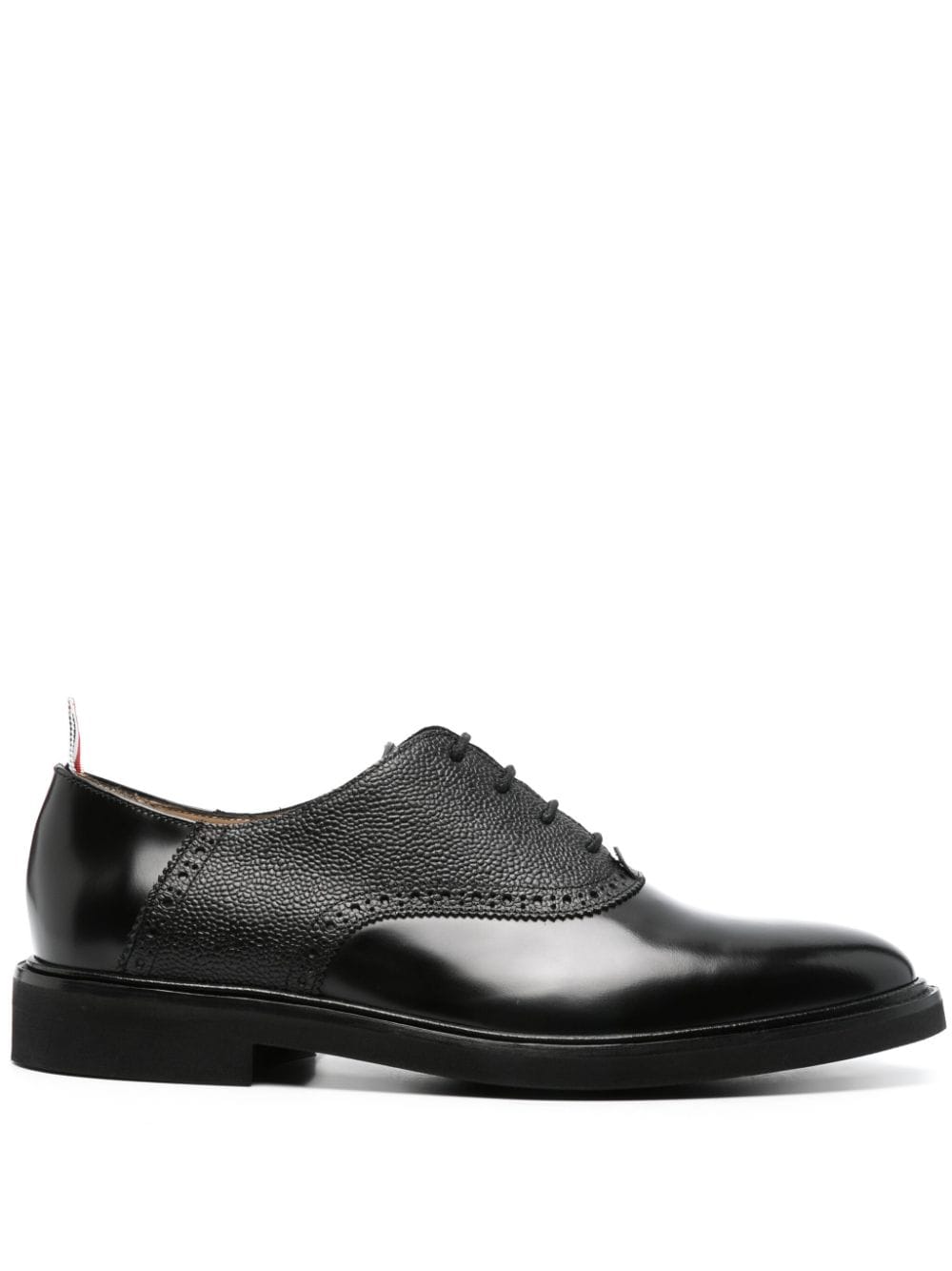 Thom Browne logo-tag leather brogues - Black von Thom Browne